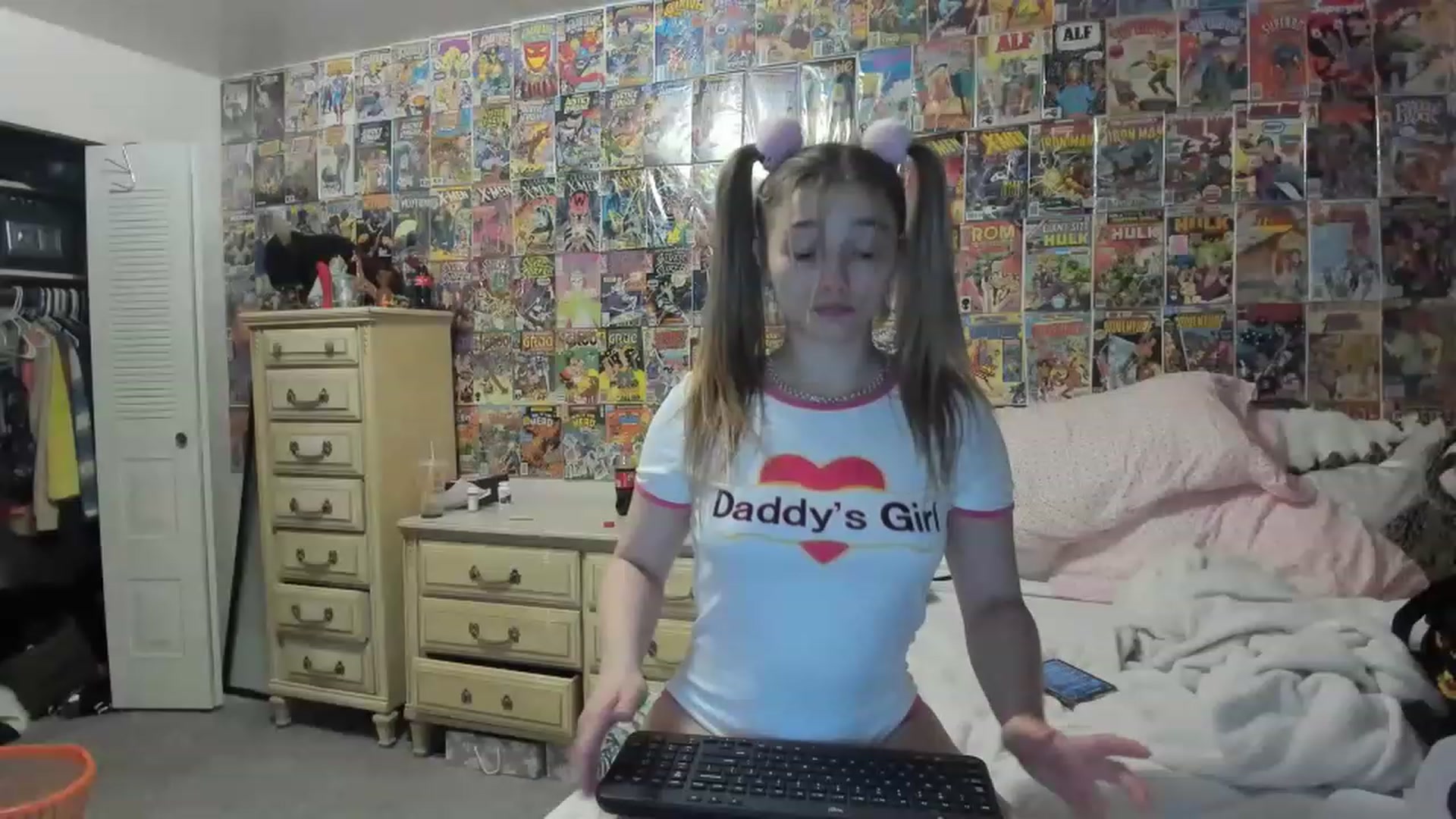Gallery image thumbnail from Horizon_Blue's myfreecams stream on, 05/20/2023, 08:23 image 18 of 20