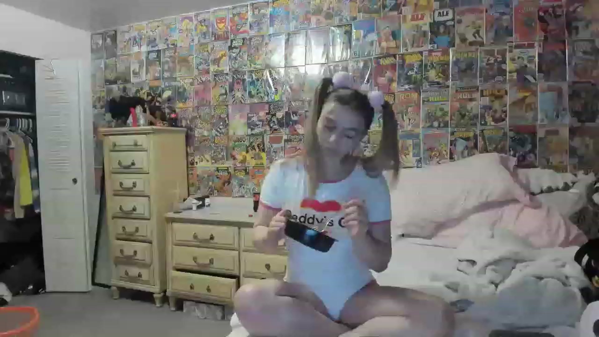 Gallery image thumbnail from Horizon_Blue's myfreecams stream on, 05/20/2023, 08:23 image 13 of 20
