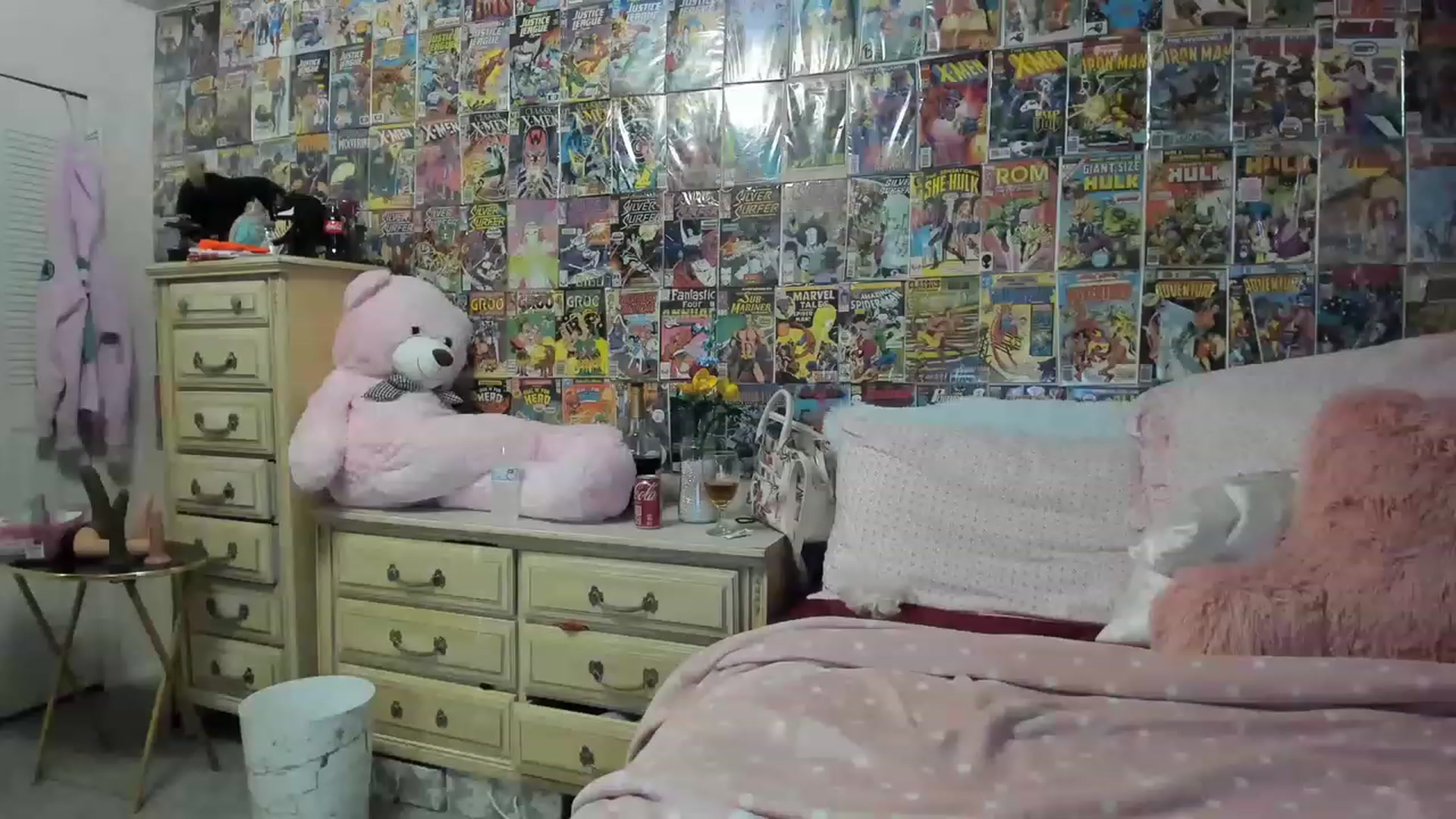 Gallery image thumbnail from Horizon_Blue's myfreecams stream on, 06/20/2023, 21:27 image 2 of 20