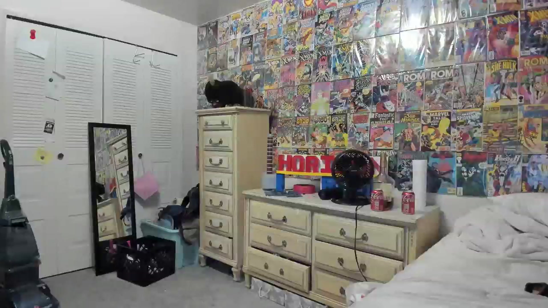 Gallery image thumbnail from Horizon_Blue's myfreecams stream on, 07/25/2023, 04:07 image 16 of 20