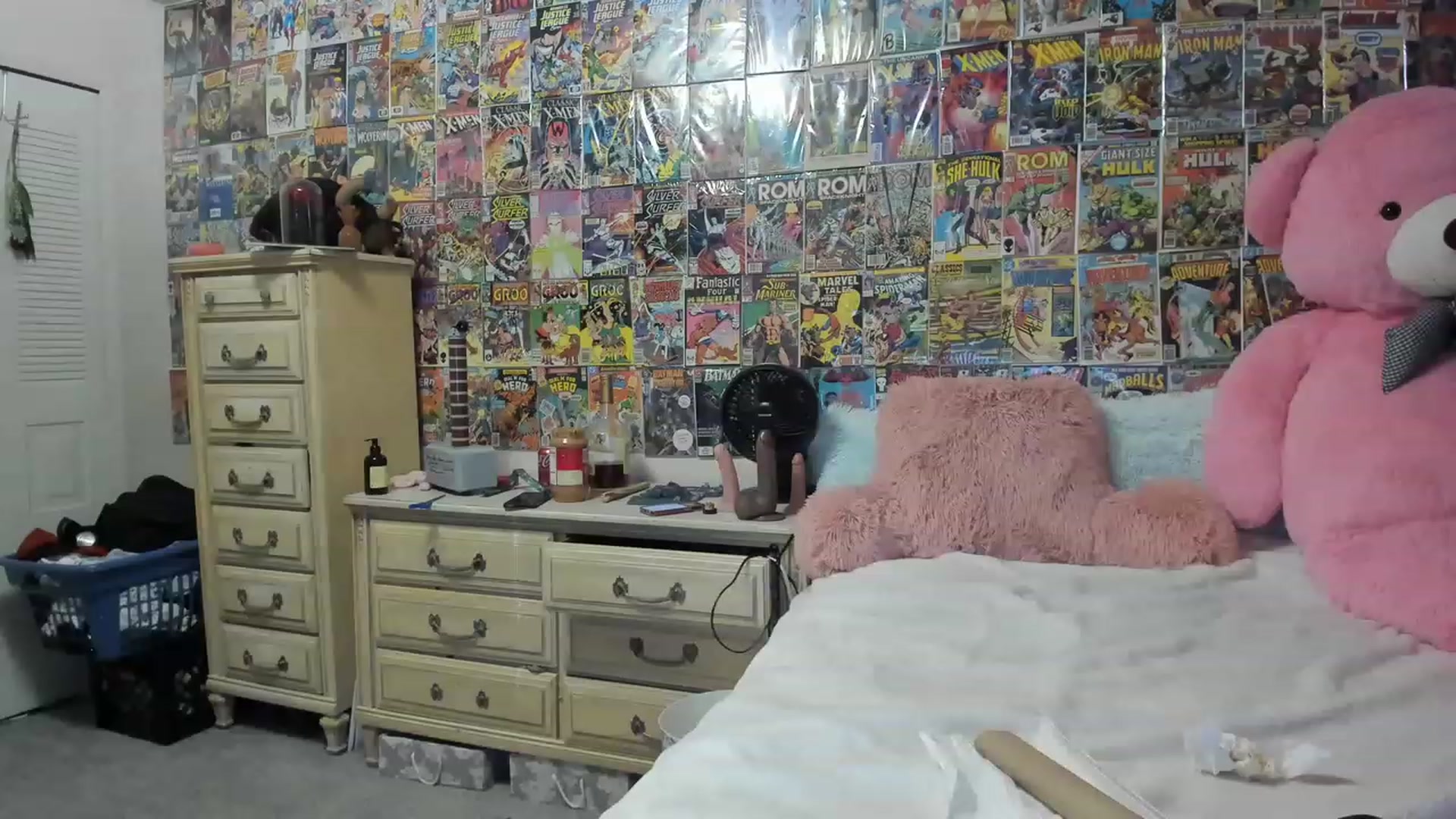 Gallery image thumbnail from Horizon_Blue's myfreecams stream on, 08/13/2023, 03:49 image 16 of 20