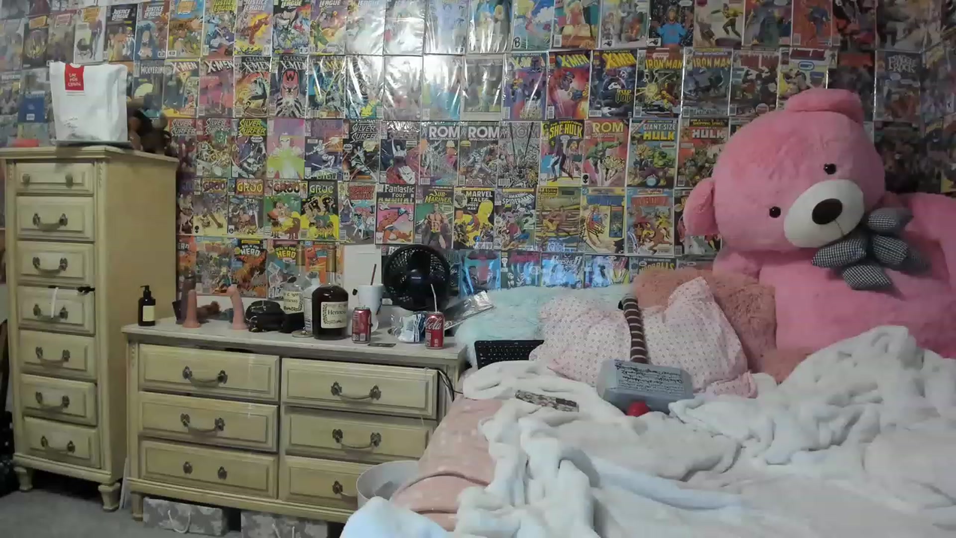 Gallery image thumbnail from Horizon_Blue's myfreecams stream on, 08/17/2023, 05:34 image 18 of 20