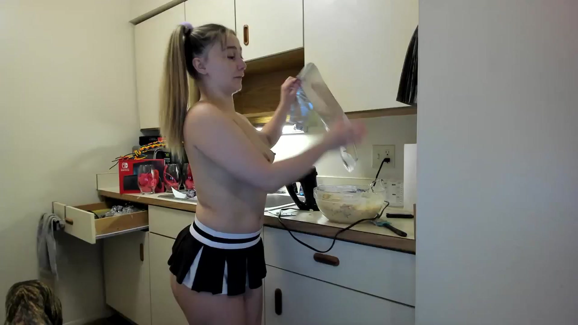 Gallery image thumbnail from Horizon_Blue's myfreecams stream on, 09/20/2023, 08:03 image 7 of 20