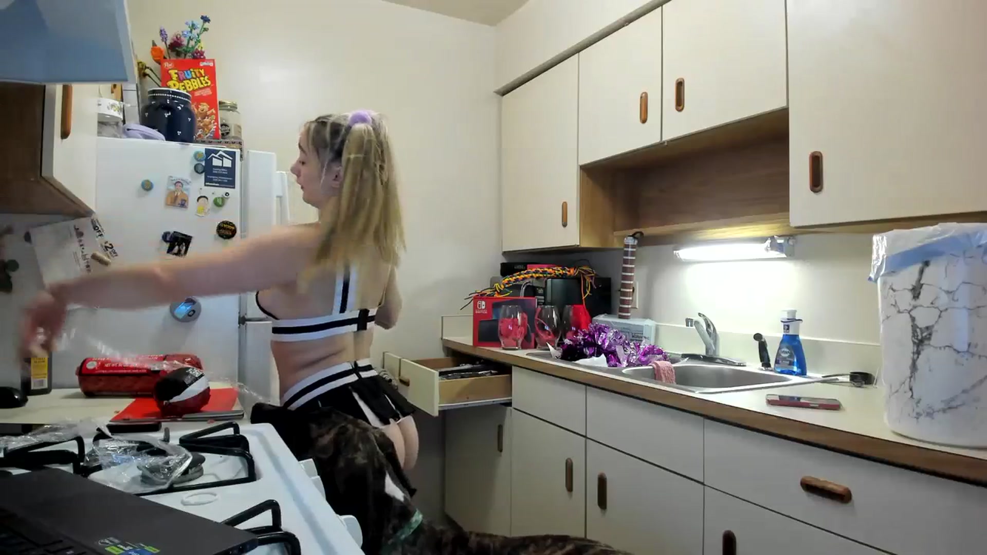 Gallery image thumbnail from Horizon_Blue's myfreecams stream on, 09/20/2023, 10:54 image 3 of 20
