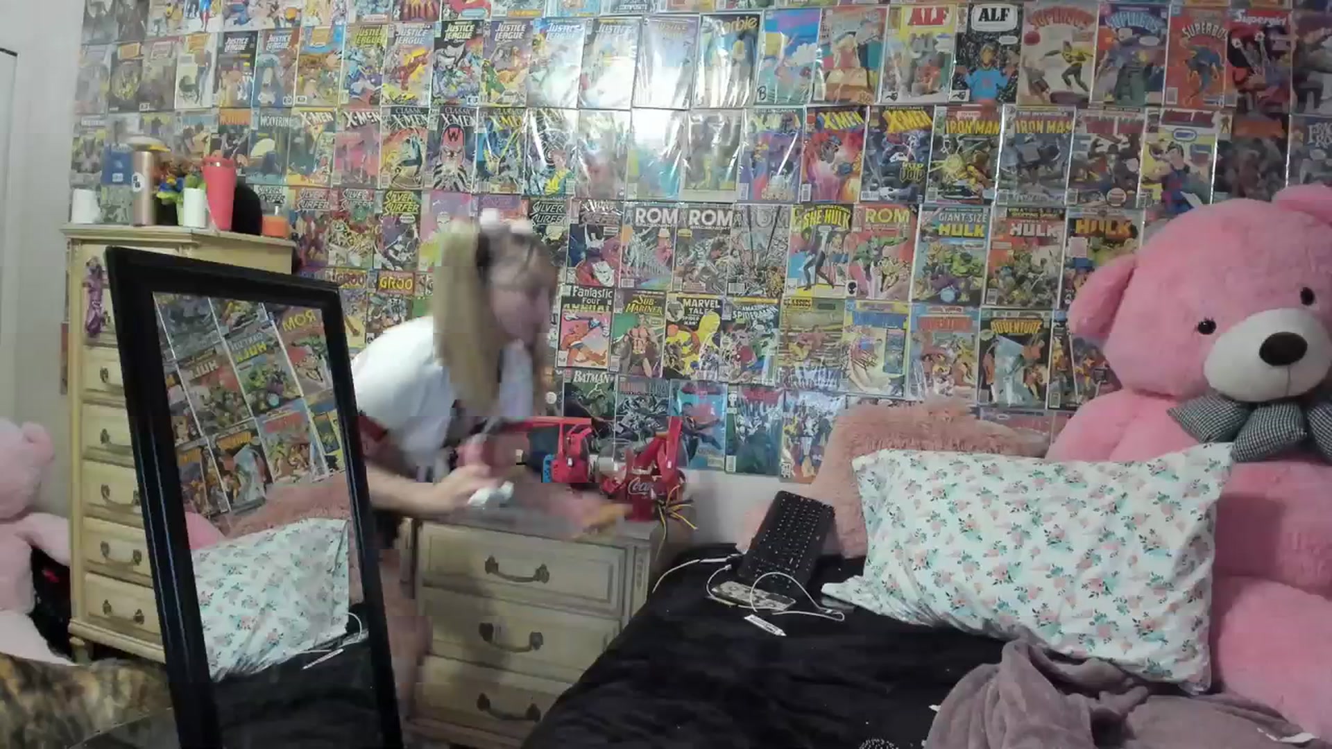Gallery image thumbnail from Horizon_Blue's myfreecams stream on, 09/25/2023, 24:43 image 2 of 20
