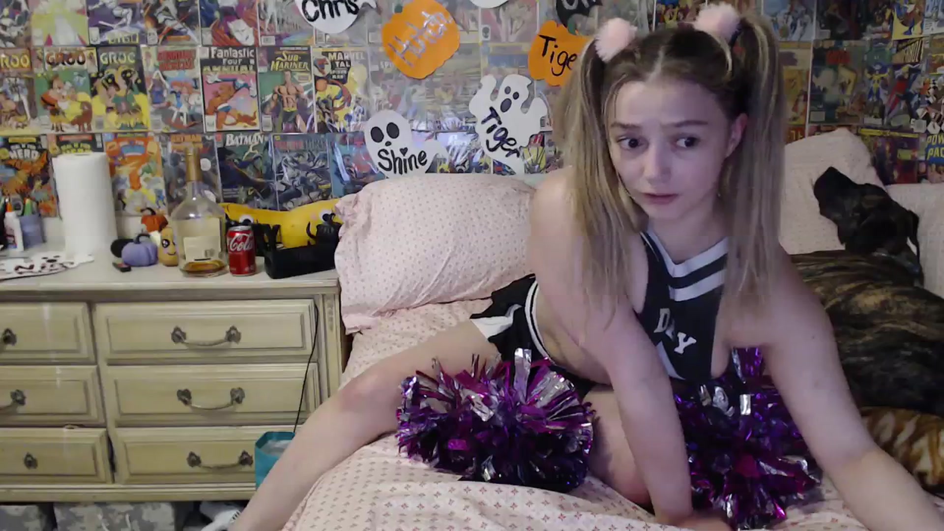 Gallery image thumbnail from Horizon_Blue's myfreecams stream on, 10/20/2023, 01:36 image 18 of 20
