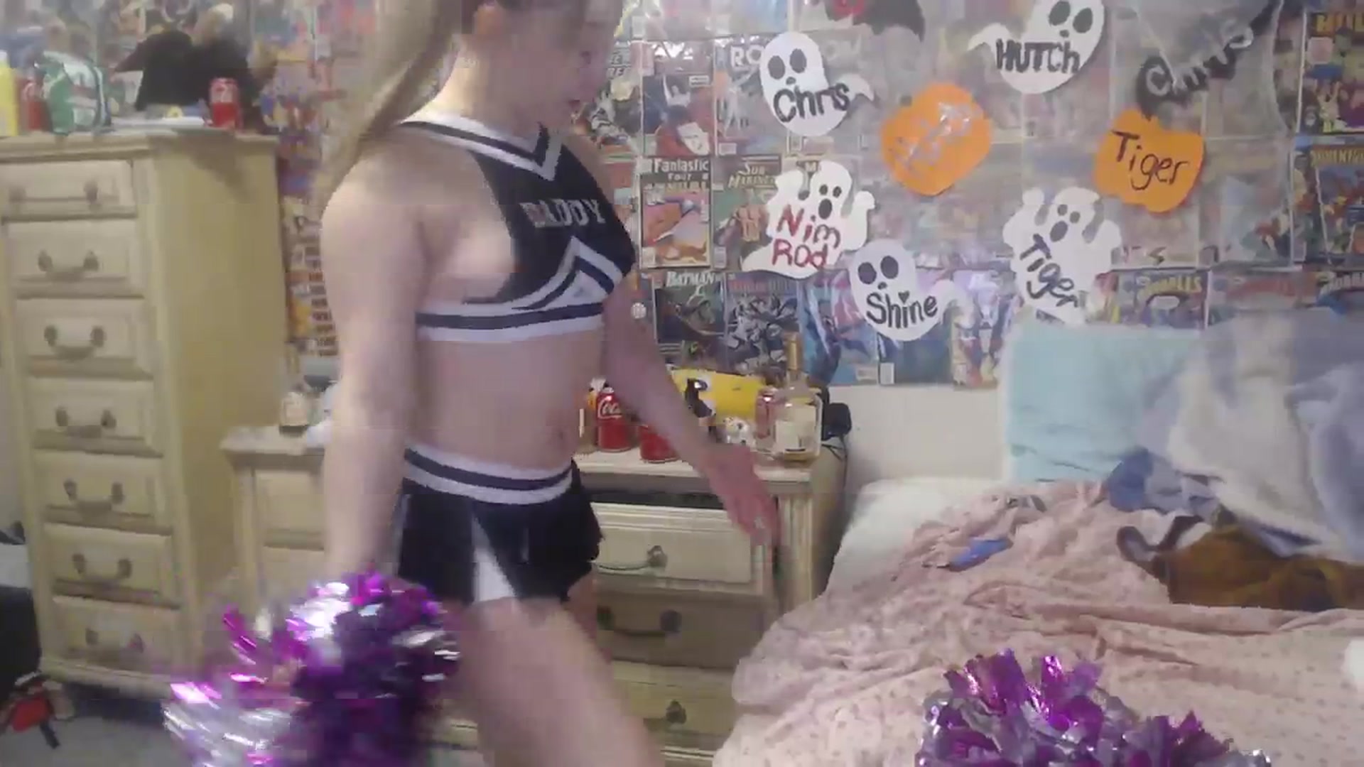 Gallery image thumbnail from Horizon_Blue's myfreecams stream on, 10/21/2023, 24:00 image 17 of 20