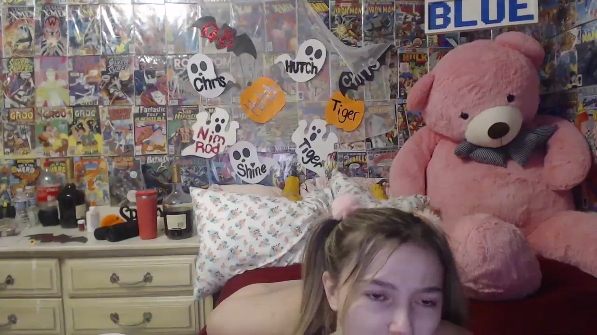 Gallery image thumbnail from Horizon_Blue's myfreecams stream on, 10/28/2023, 02:30 image 13 of 20