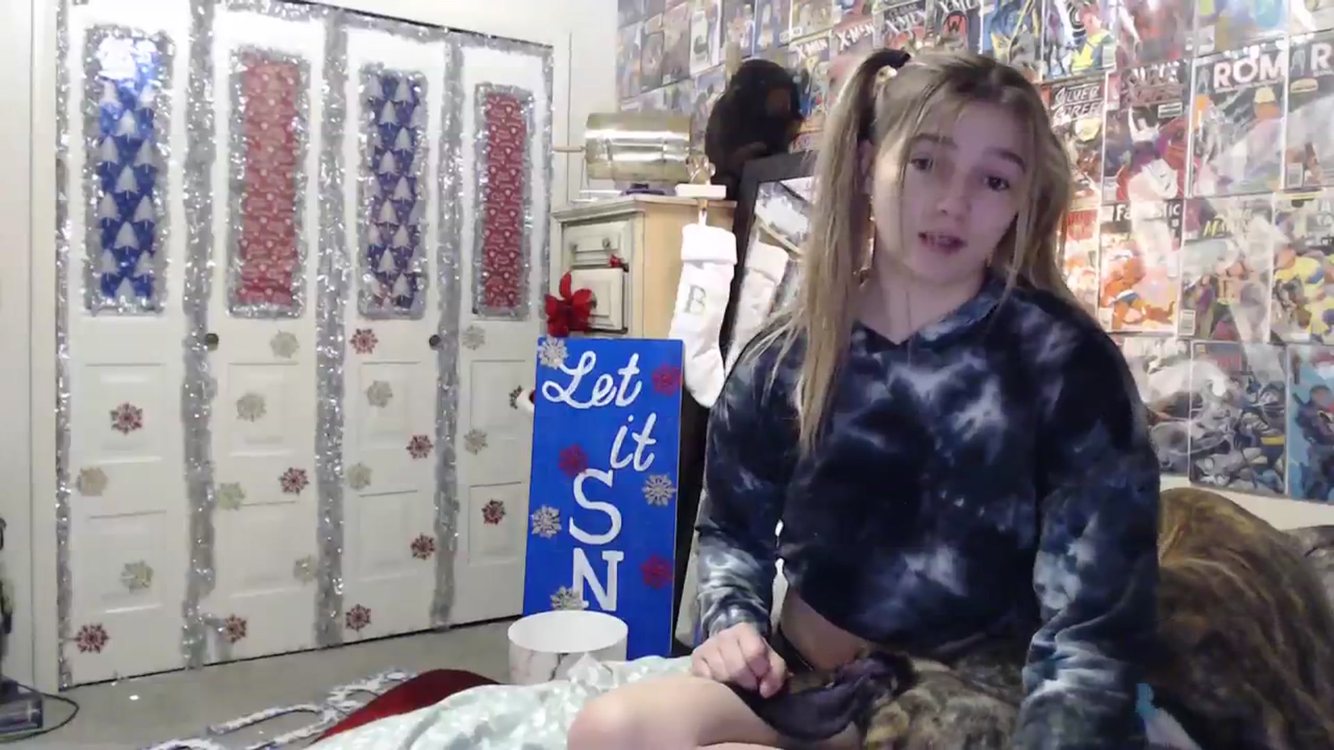 Gallery image thumbnail from Horizon_Blue's myfreecams stream on, 12/15/2023, 08:34 image 18 of 20