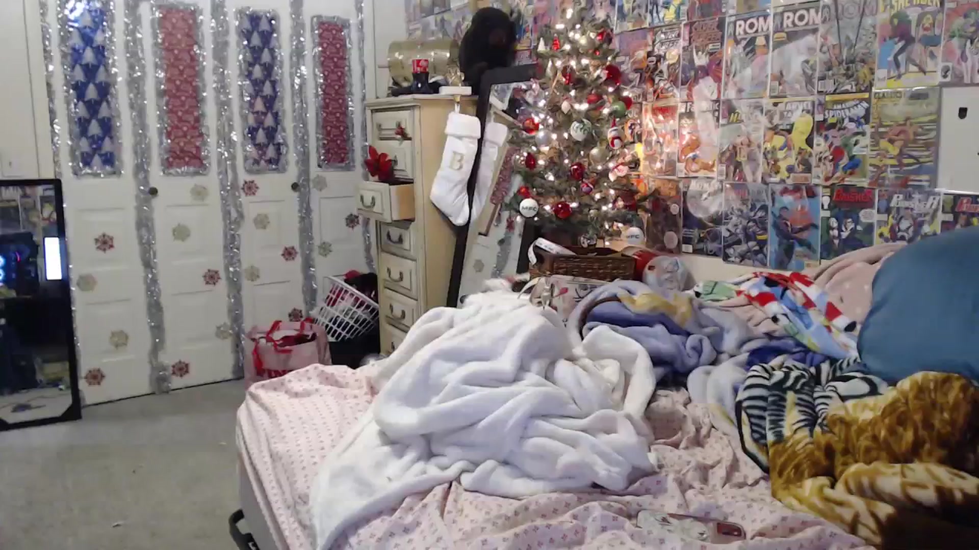 Gallery image thumbnail from Horizon_Blue's myfreecams stream on, 12/24/2023, 04:24 image 2 of 20