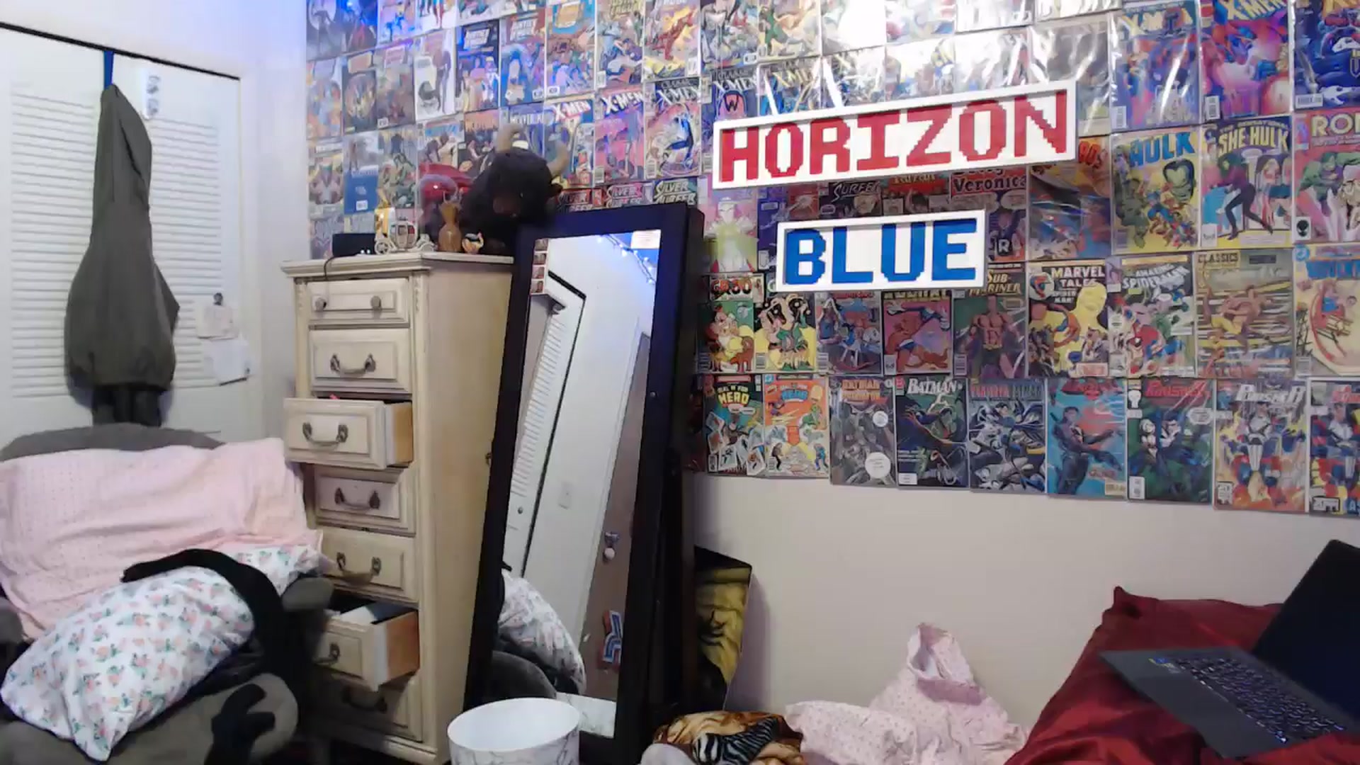 Gallery image thumbnail from Horizon_Blue's myfreecams stream on, 05/10/2024, 05:05 image 16 of 20