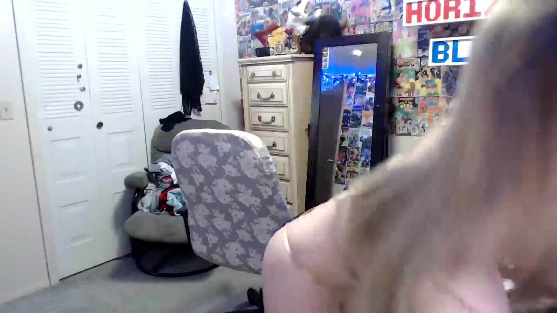 Gallery image thumbnail from Horizon_Blue's myfreecams stream on, 05/20/2024, 02:38 image 12 of 20