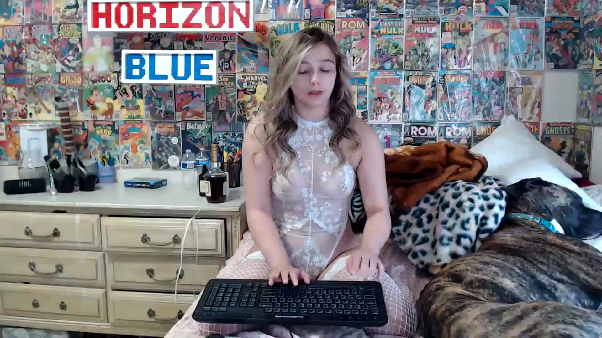 Gallery image thumbnail from Horizon_Blue's myfreecams stream on, 08/10/2024, 22:33 image 4 of 20