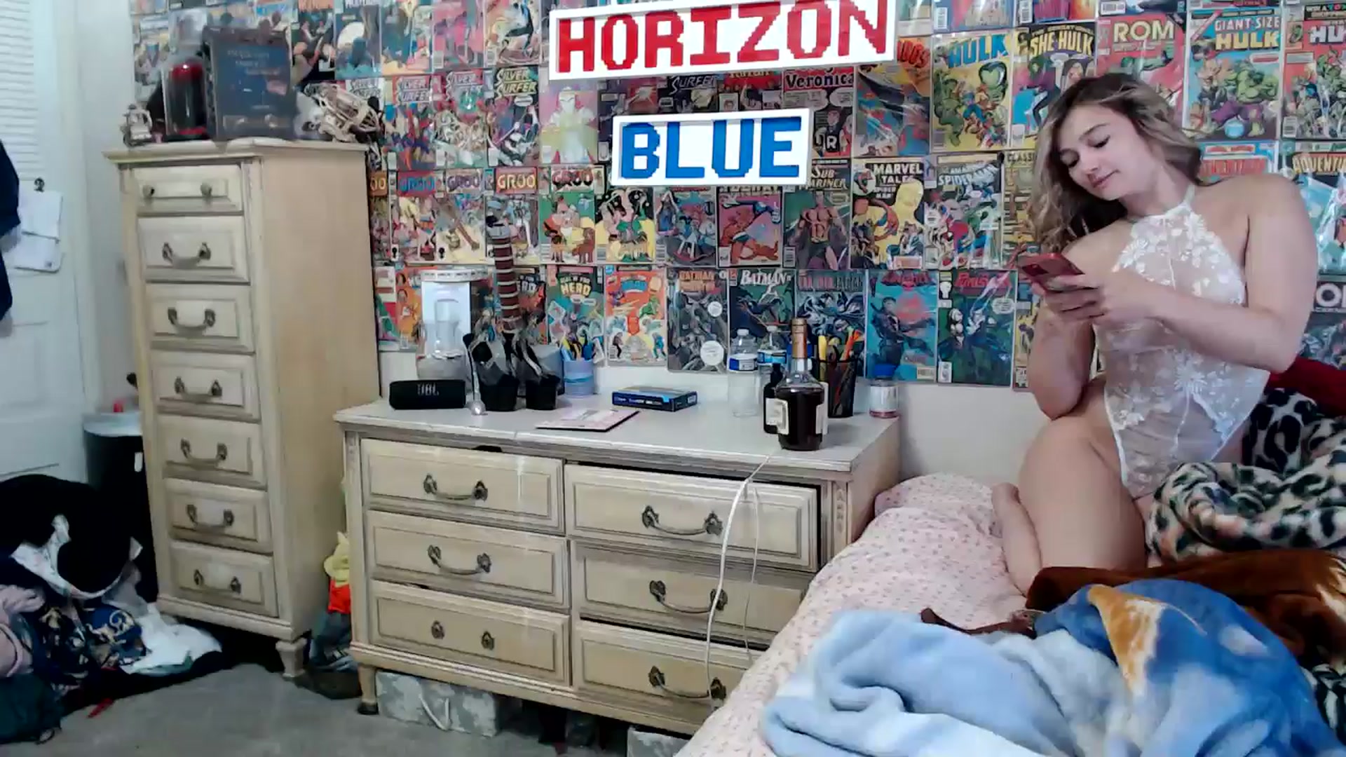 Gallery image thumbnail from Horizon_Blue's myfreecams stream on, 08/10/2024, 22:33 image 1 of 20