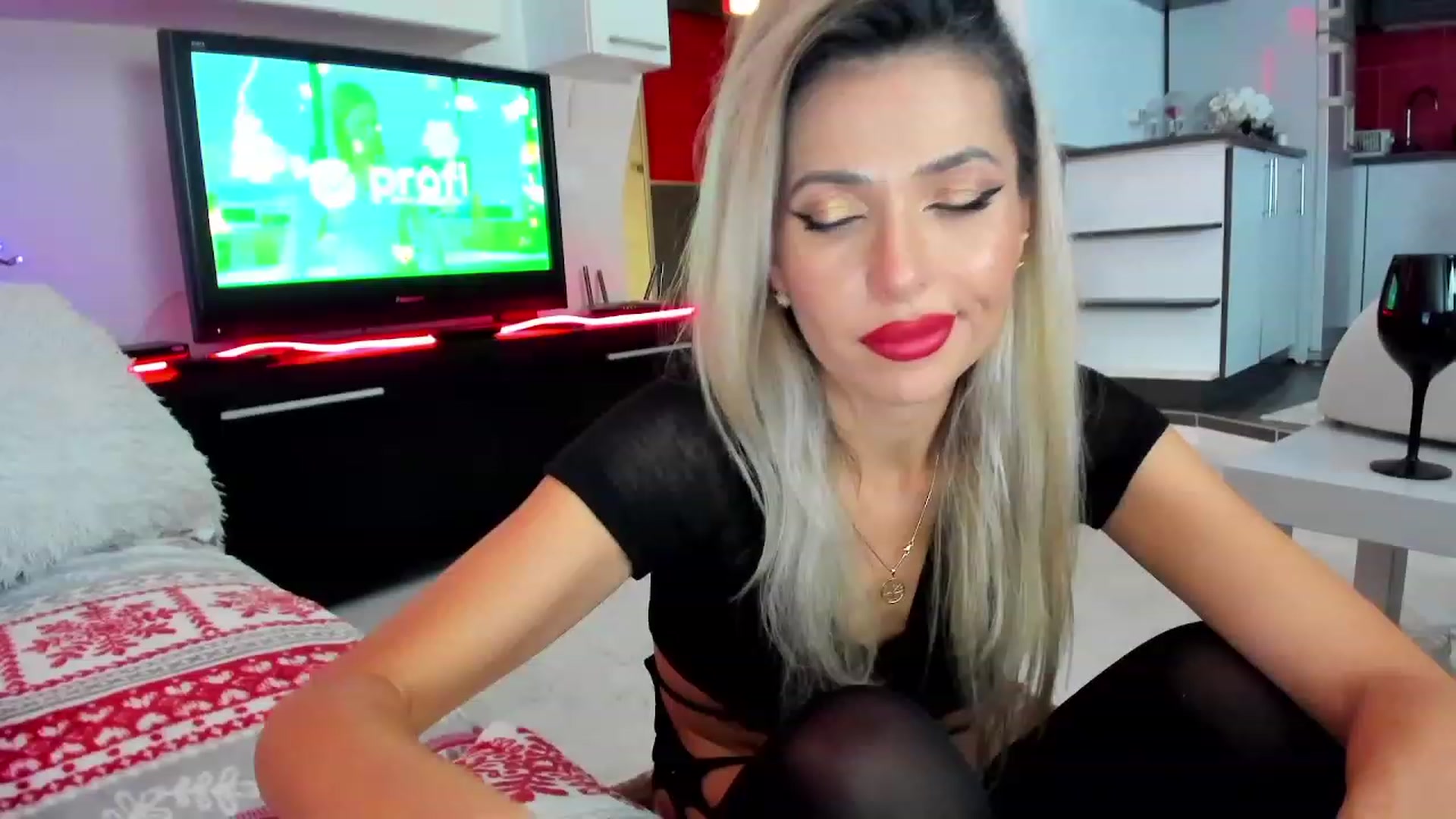 Gallery image thumbnail from Horny4Santa's myfreecams stream on, 12/16/2023, 02:41 image 6 of 20