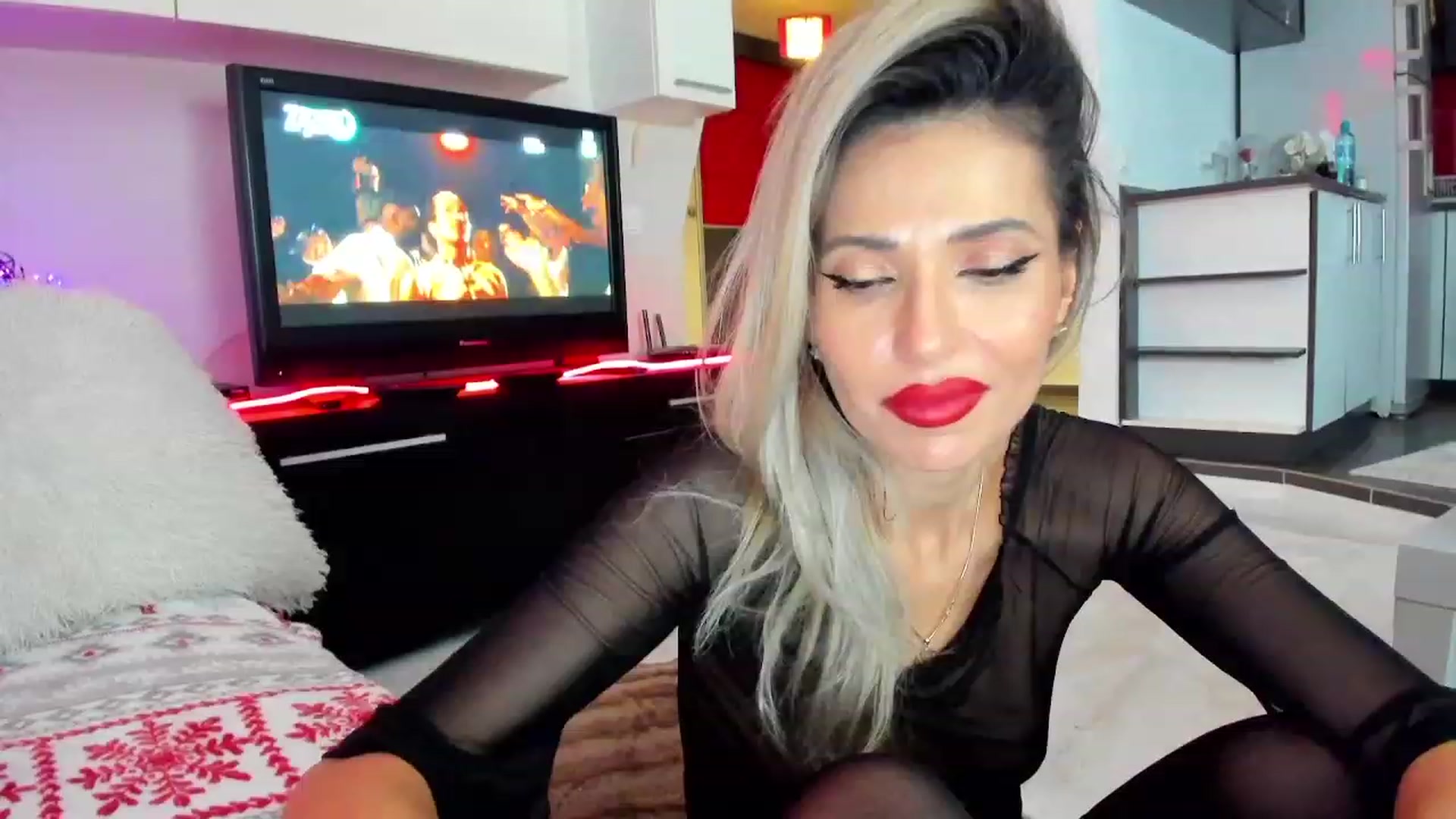 Gallery image thumbnail from Horny4Santa's myfreecams stream on, 12/19/2023, 01:48 image 6 of 20