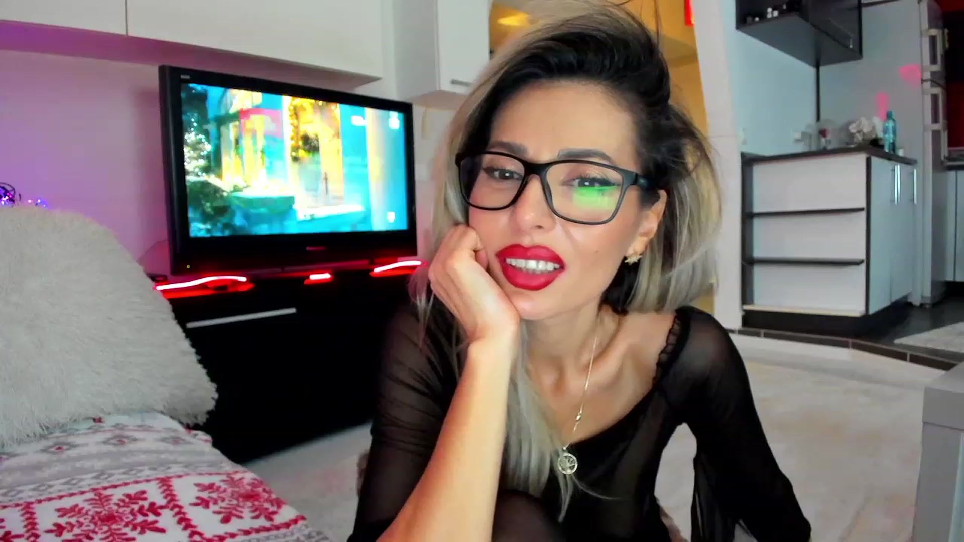 Gallery image thumbnail from Horny4Santa's myfreecams stream on, 12/19/2023, 01:48 image 17 of 20