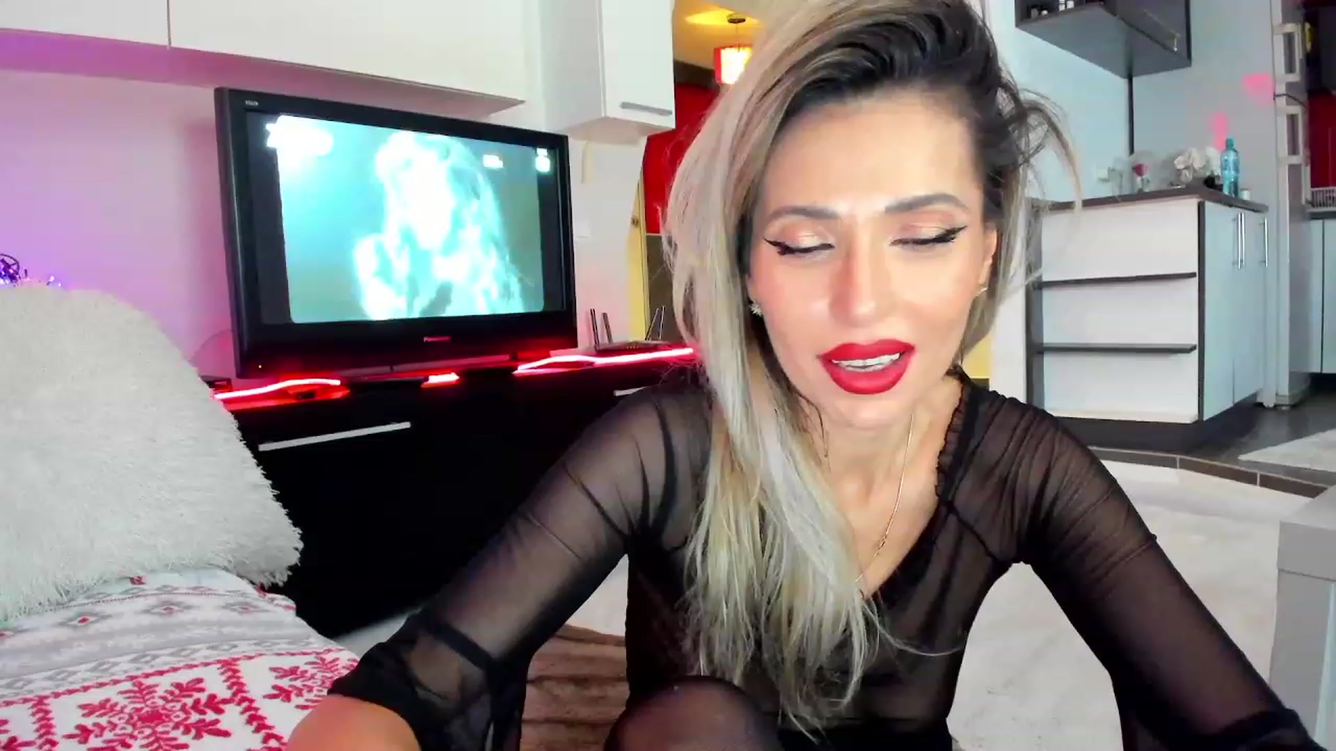 Gallery image thumbnail from Horny4Santa's myfreecams stream on, 12/19/2023, 01:48 image 16 of 20