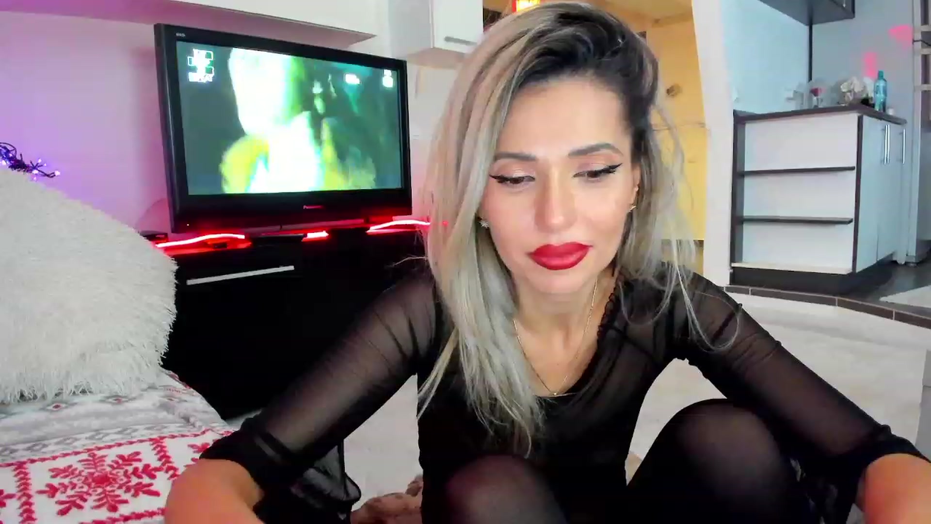 Gallery image thumbnail from Horny4Santa's myfreecams stream on, 12/19/2023, 05:39 image 4 of 20