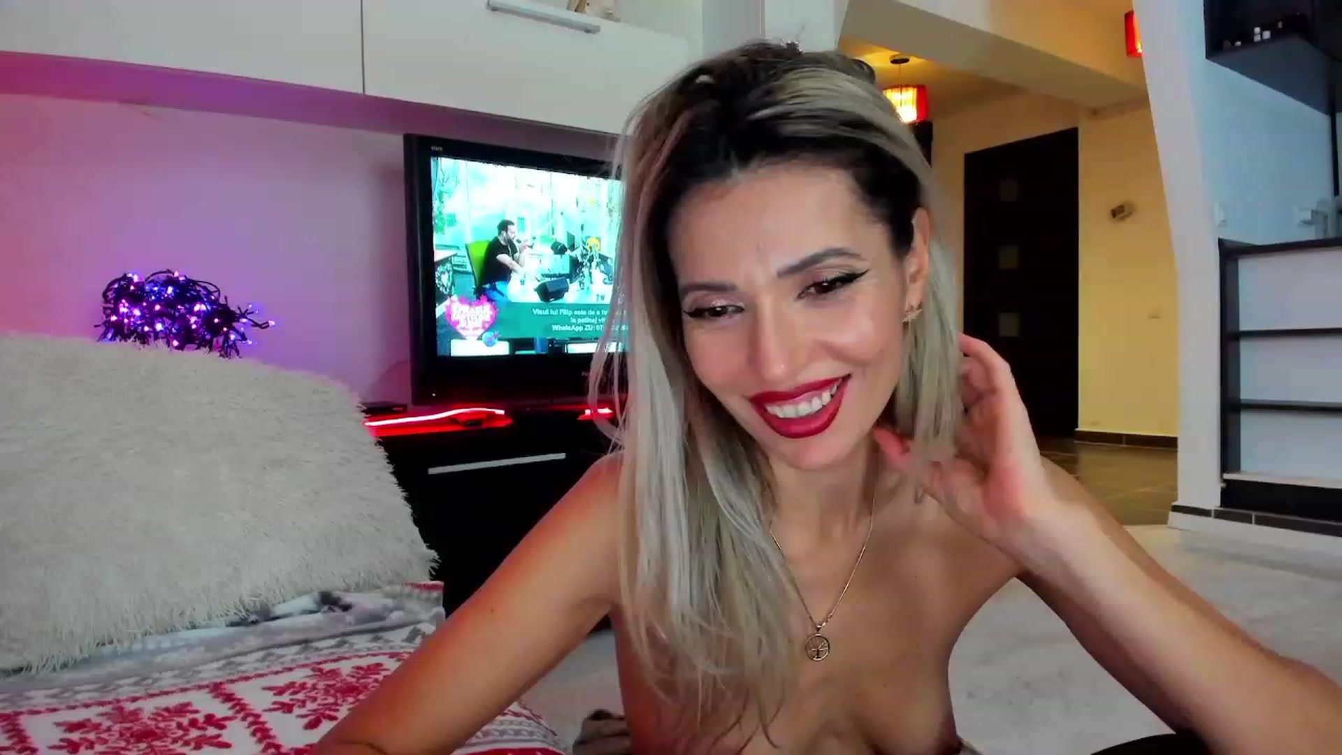 Gallery image thumbnail from Horny4Santa's myfreecams stream on, 12/19/2023, 06:49 image 16 of 20