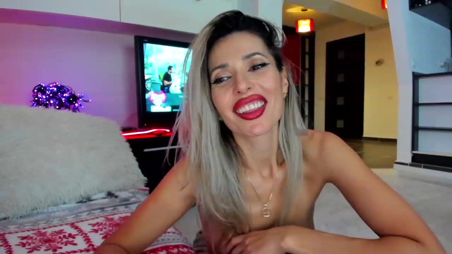 Gallery image thumbnail from Horny4Santa's myfreecams stream on, 12/19/2023, 06:49 image 17 of 20