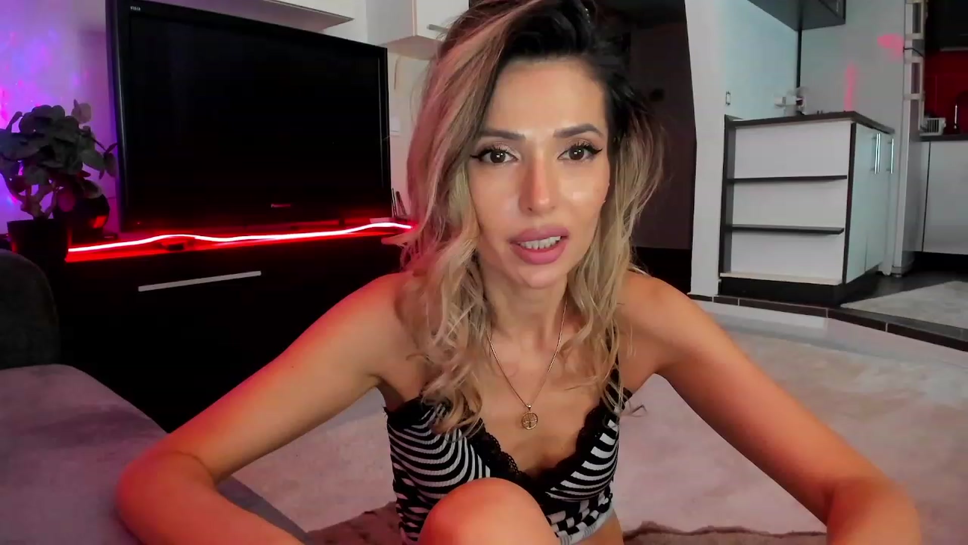 Gallery image thumbnail from HornyWetGal's myfreecams stream on, 03/08/2024, 01:02 image 18 of 20
