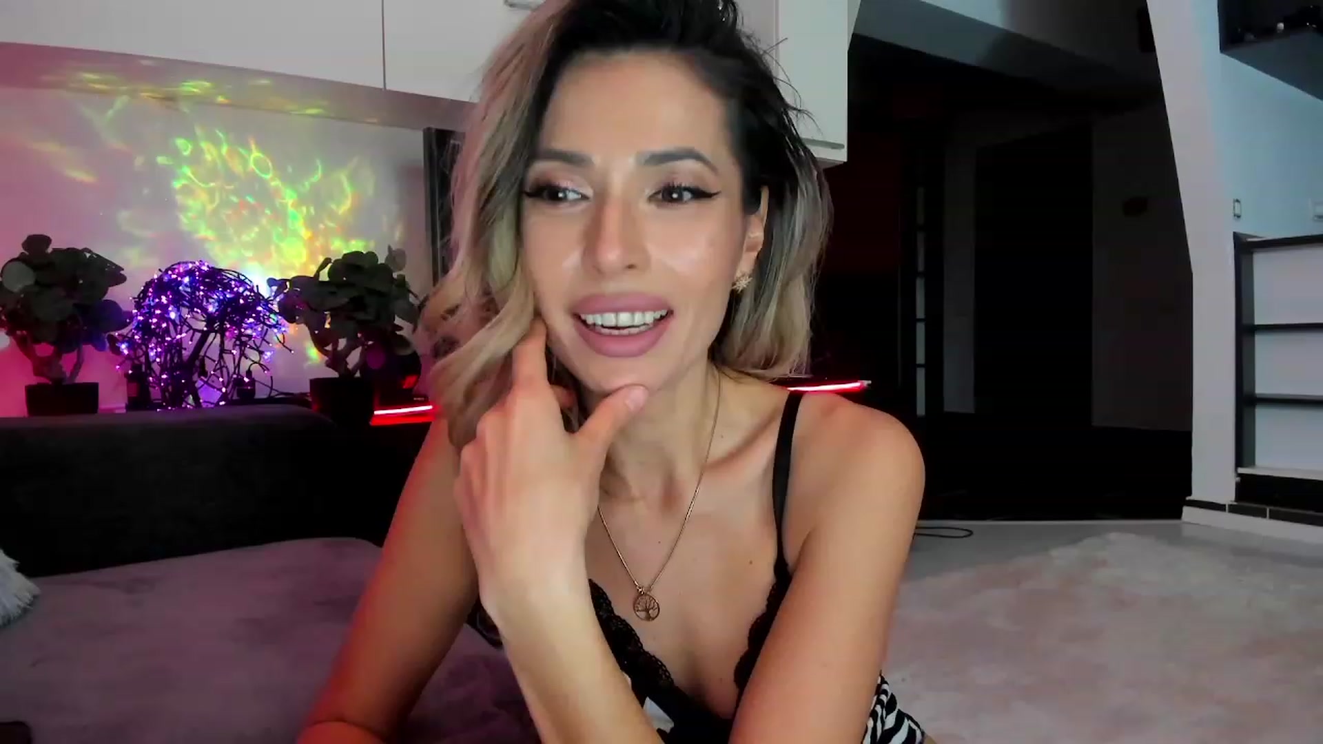 Gallery image thumbnail from HornyWetGal's myfreecams stream on, 03/08/2024, 01:02 image 1 of 20
