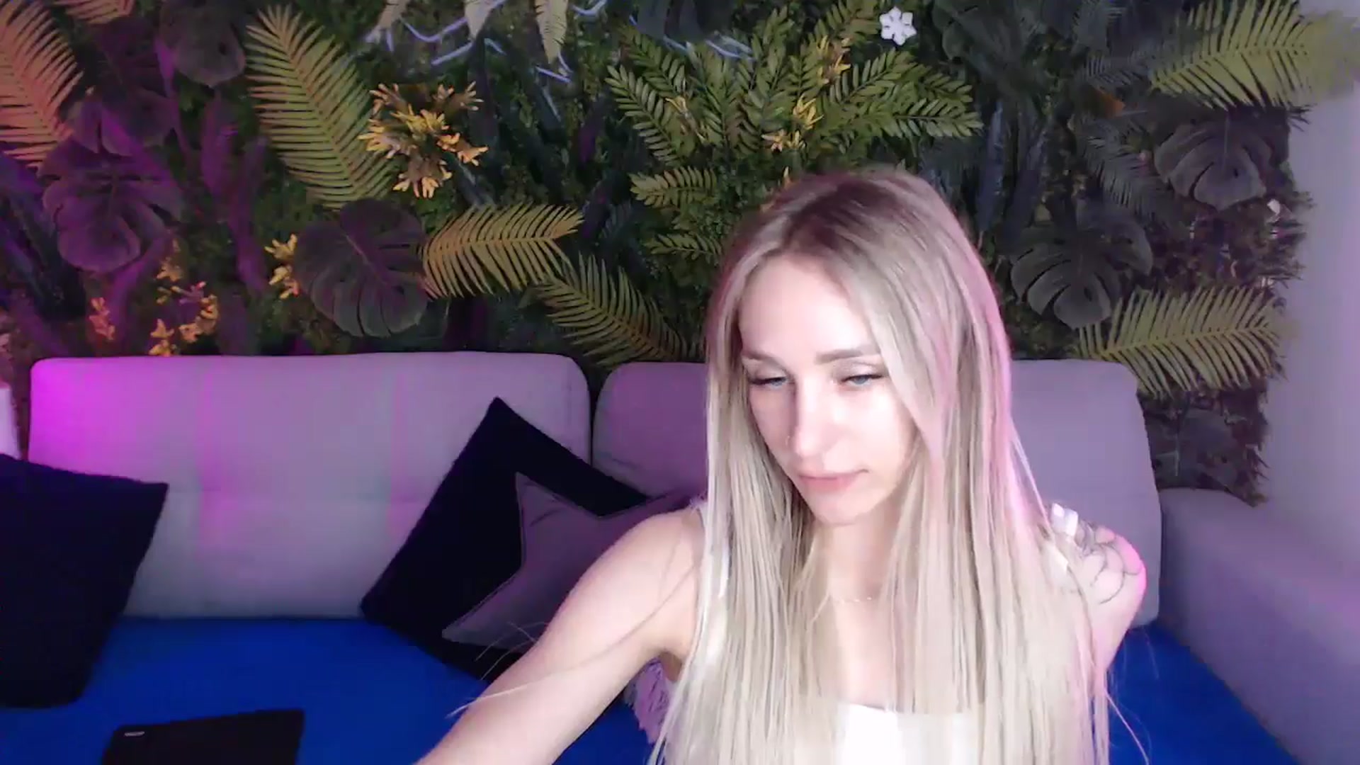 Gallery image thumbnail from Horny_Blond's myfreecams stream on, 05/13/2024, 11:36 image 4 of 20