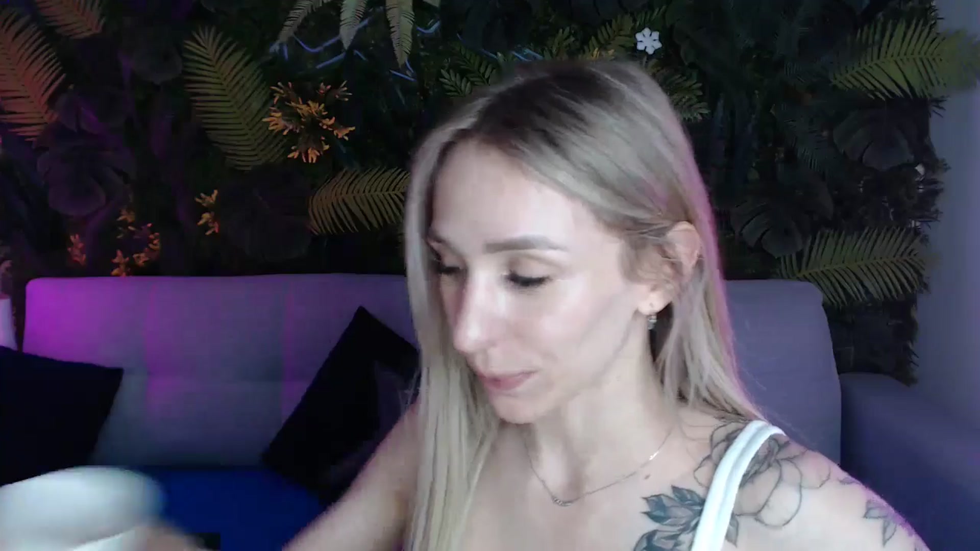 Gallery image thumbnail from Horny_Blond's myfreecams stream on, 05/13/2024, 11:36 image 12 of 20