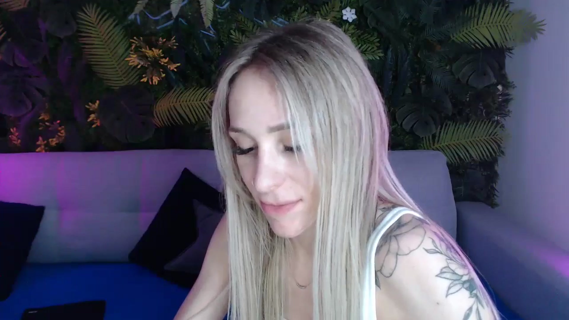 Gallery image thumbnail from Horny_Blond's myfreecams stream on, 05/13/2024, 12:14 image 6 of 20