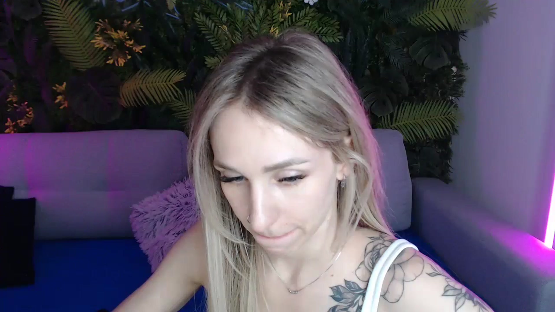 Gallery image thumbnail from Horny_Blond's myfreecams stream on, 05/13/2024, 13:16 image 12 of 20