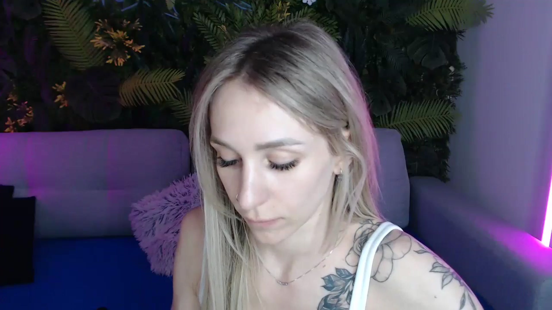 Gallery image thumbnail from Horny_Blond's myfreecams stream on, 05/13/2024, 13:16 image 13 of 20