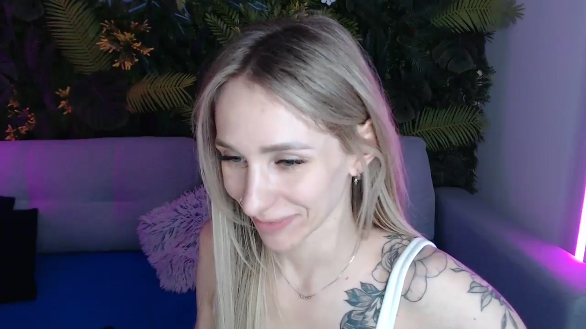Gallery image thumbnail from Horny_Blond's myfreecams stream on, 05/13/2024, 13:16 image 10 of 20