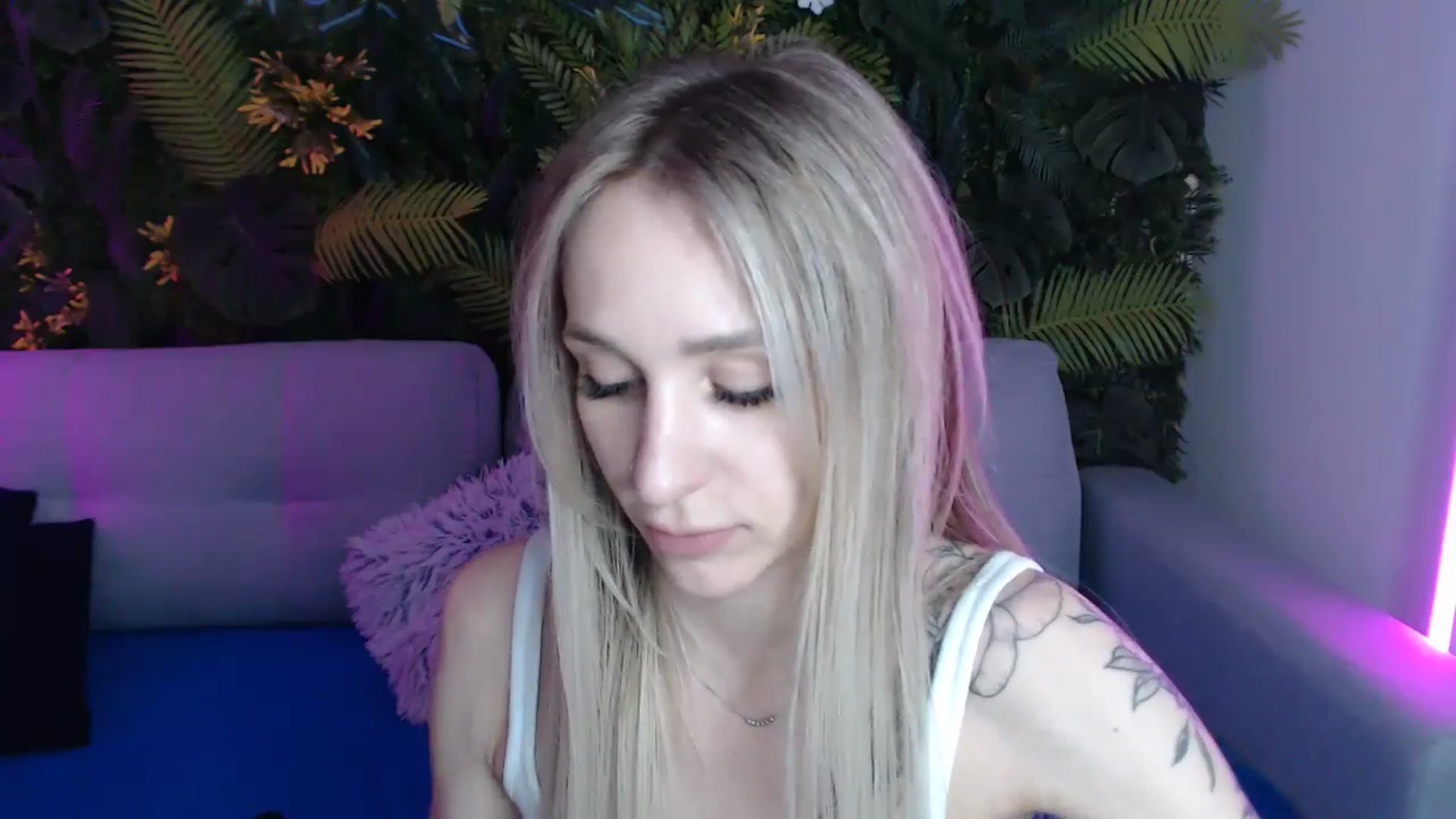 Gallery image thumbnail from Horny_Blond's myfreecams stream on, 05/13/2024, 13:16 image 7 of 20