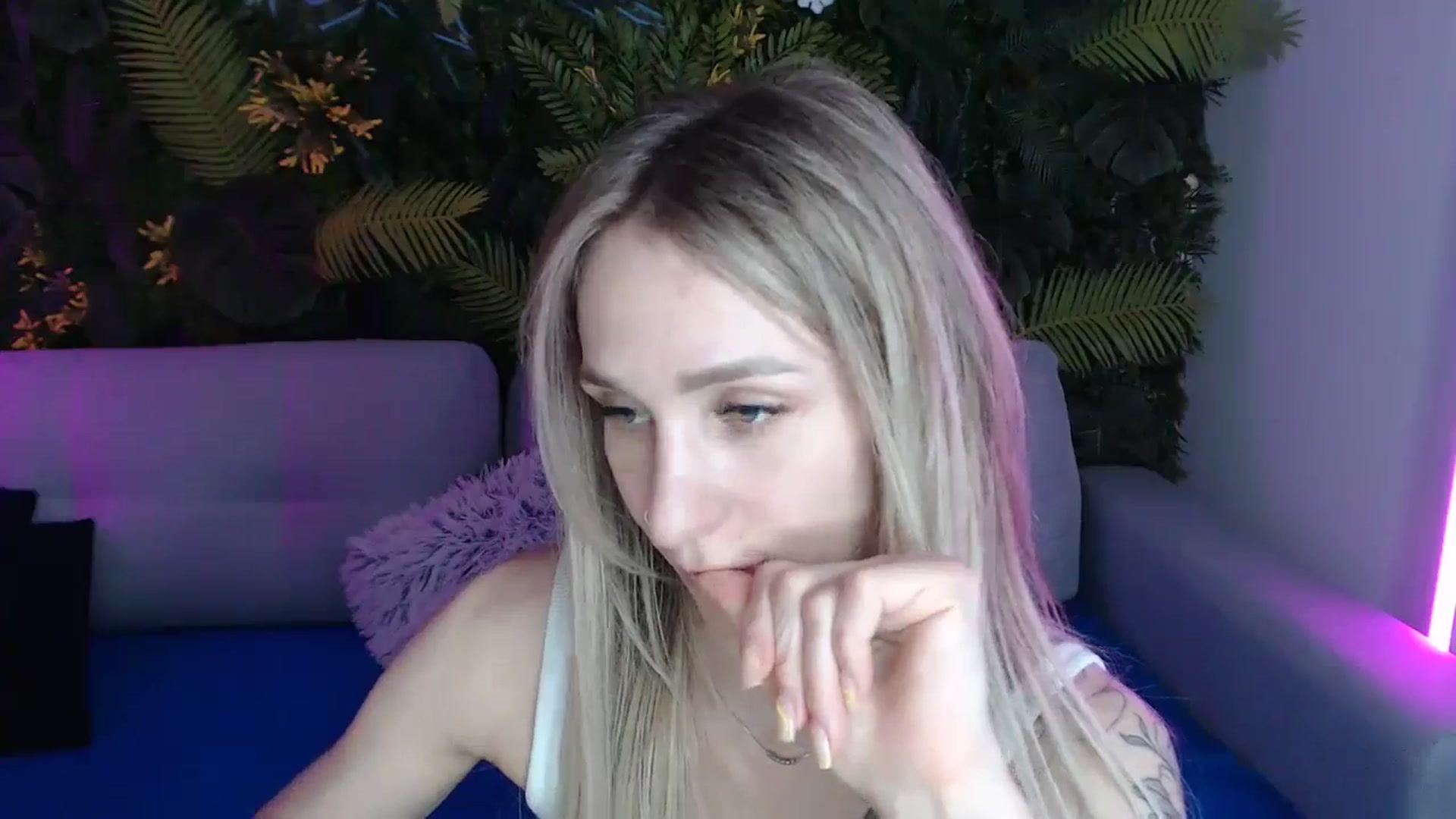 Gallery image thumbnail from Horny_Blond's myfreecams stream on, 05/13/2024, 13:16 image 16 of 20