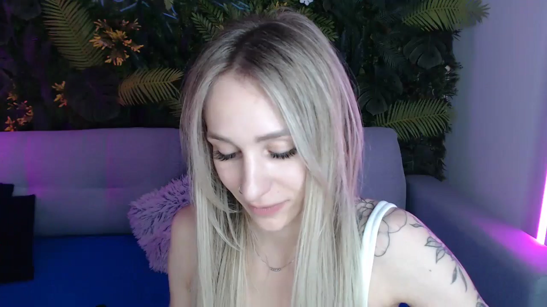 Gallery image thumbnail from Horny_Blond's myfreecams stream on, 05/13/2024, 13:16 image 5 of 20
