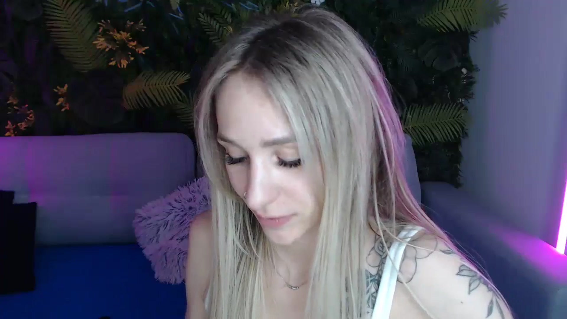 Gallery image thumbnail from Horny_Blond's myfreecams stream on, 05/13/2024, 13:16 image 6 of 20