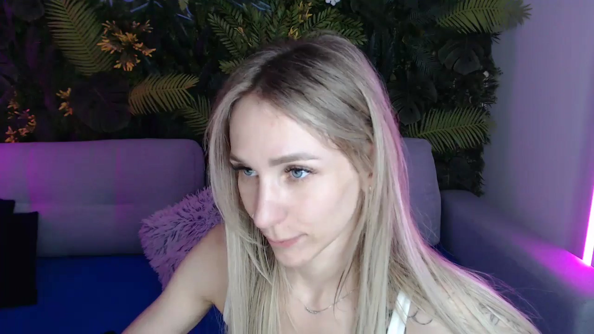 Gallery image thumbnail from Horny_Blond's myfreecams stream on, 05/13/2024, 13:16 image 15 of 20