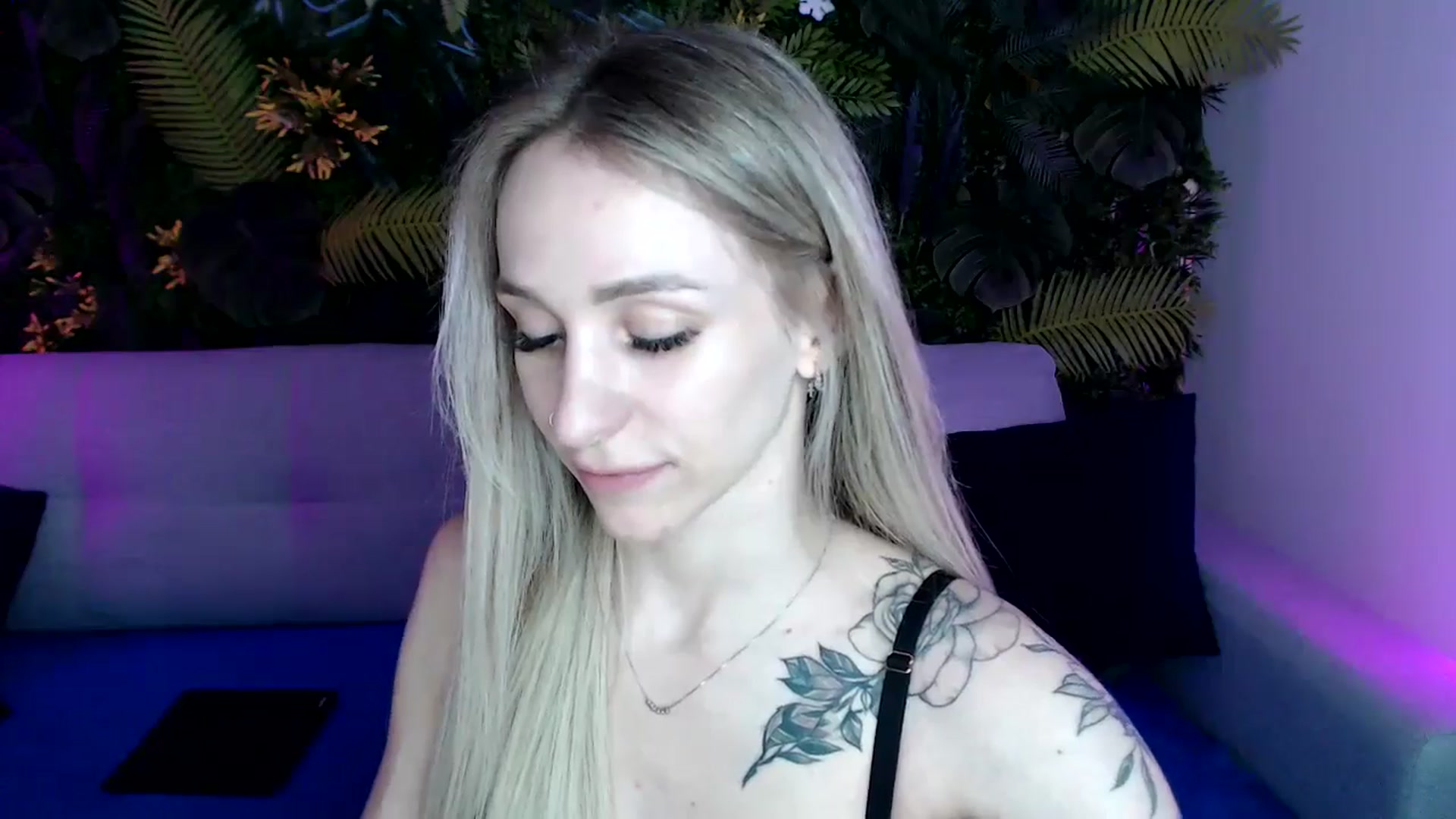 Gallery image thumbnail from Horny_Blond's myfreecams stream on, 05/14/2024, 08:32 image 19 of 20