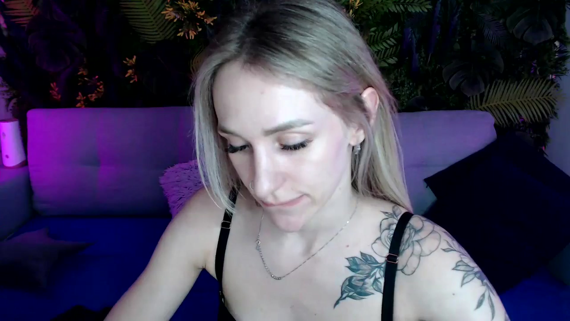 Gallery image thumbnail from Horny_Blond's myfreecams stream on, 05/14/2024, 13:06 image 6 of 20