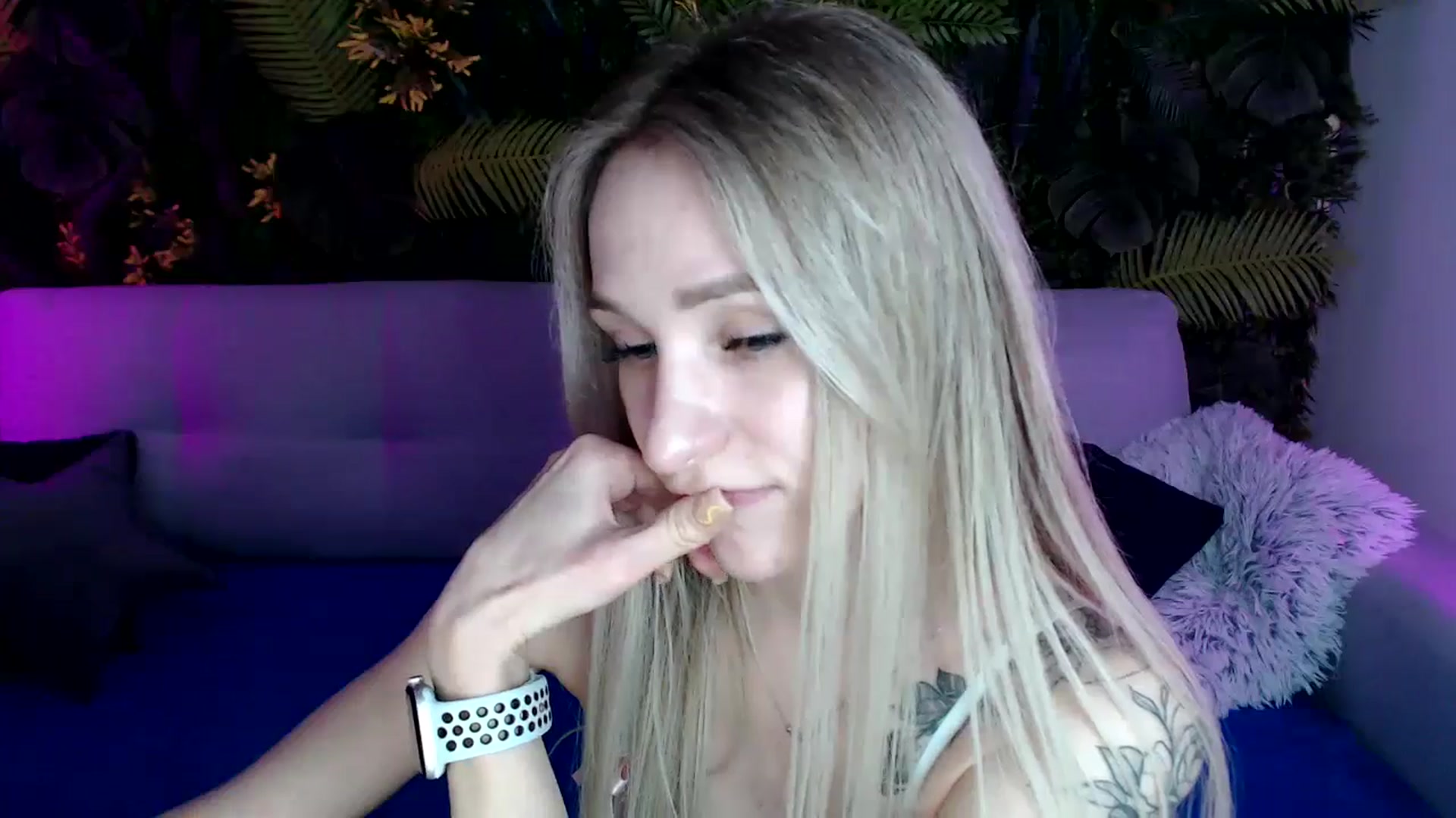 Gallery image thumbnail from Horny_Blond's myfreecams stream on, 05/15/2024, 08:53 image 12 of 20