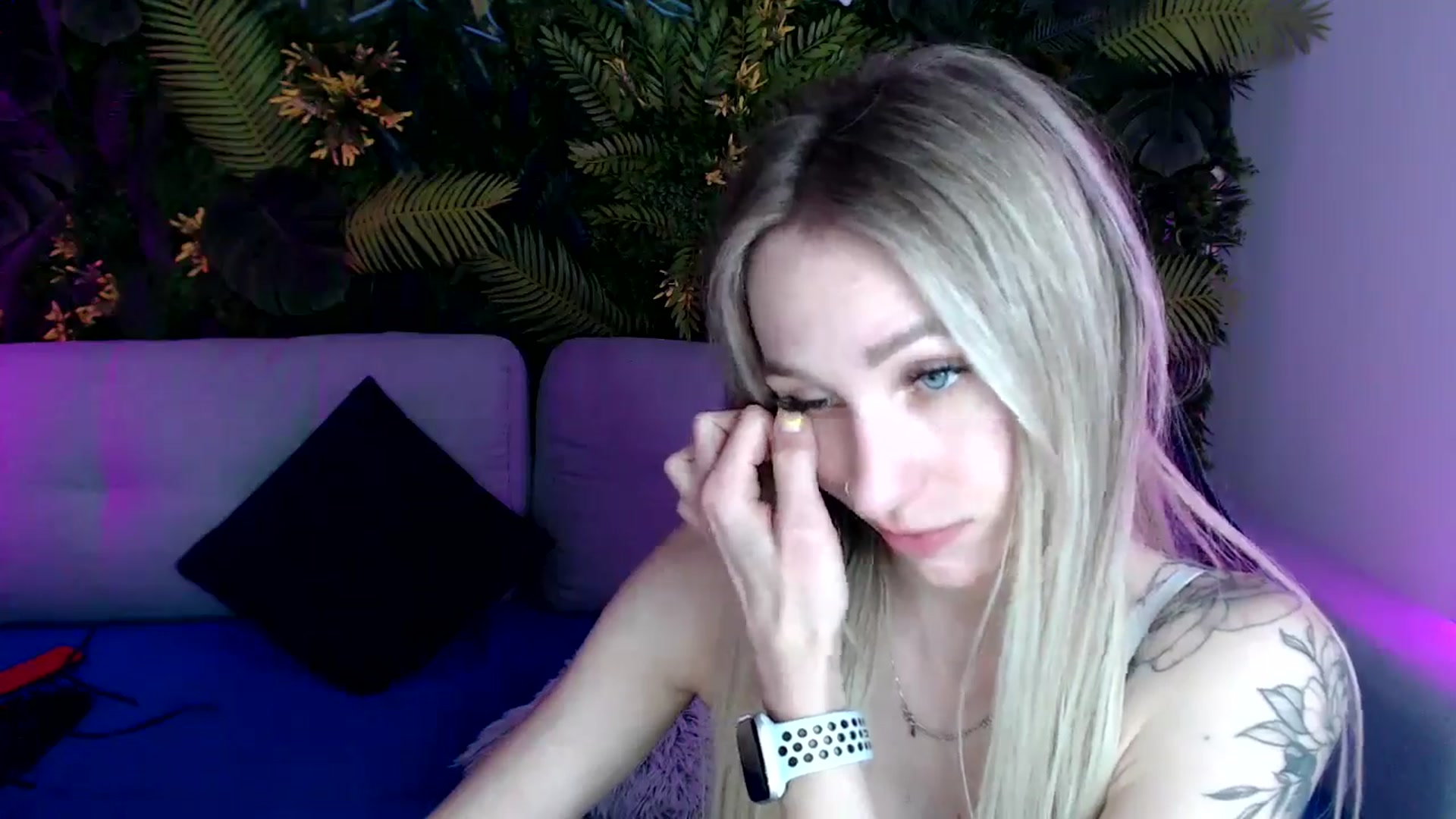 Gallery image thumbnail from Horny_Blond's myfreecams stream on, 05/15/2024, 13:05 image 5 of 20