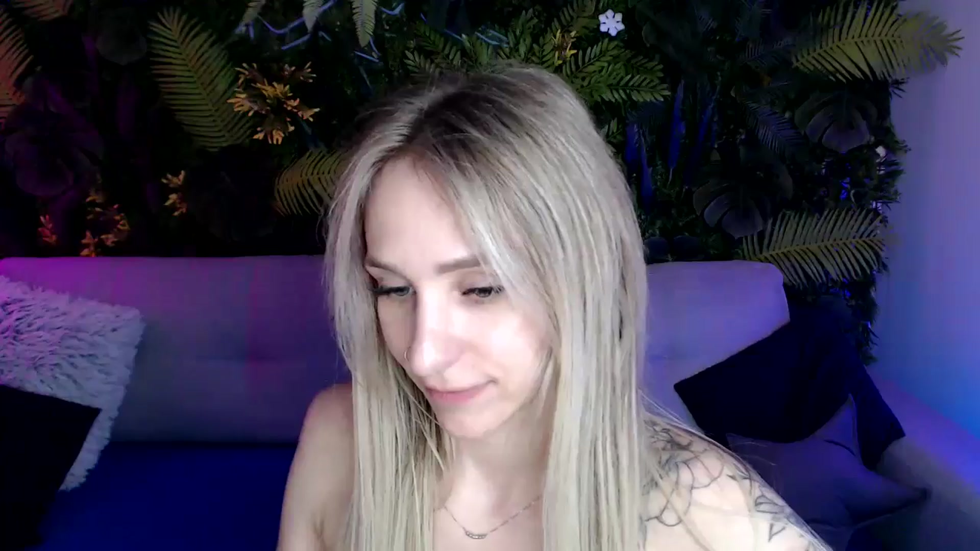 Gallery image thumbnail from Horny_Blond's myfreecams stream on, 05/17/2024, 12:14 image 18 of 20