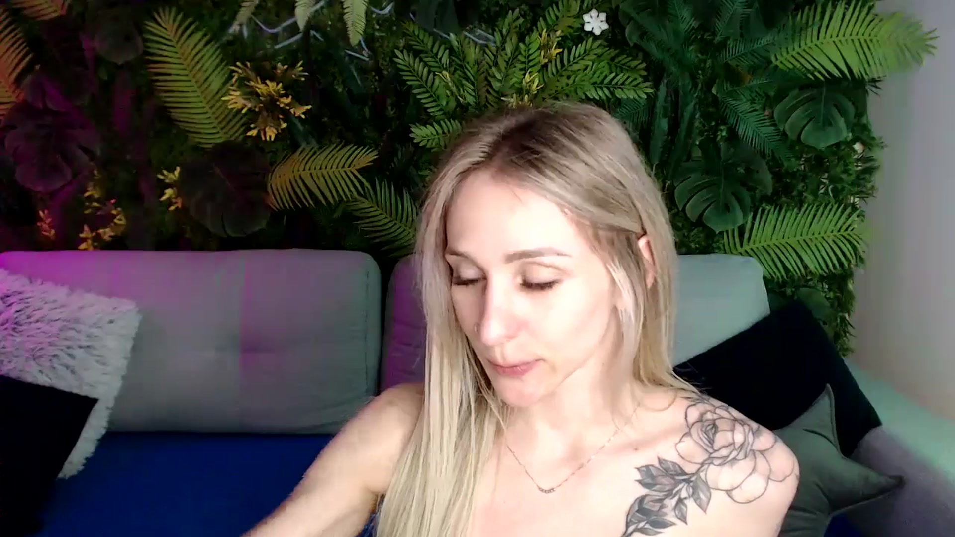 Gallery image thumbnail from Horny_Blond's myfreecams stream on, 05/17/2024, 12:14 image 10 of 20