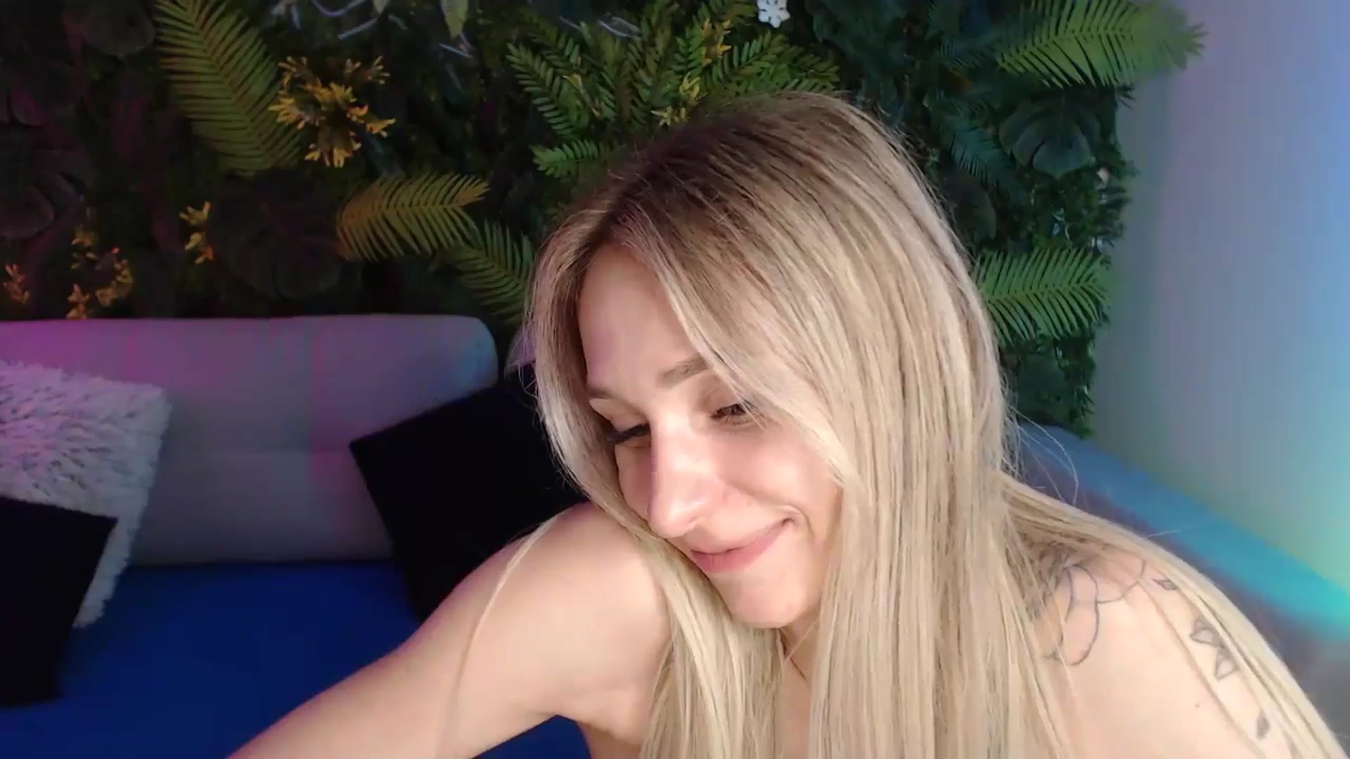 Gallery image thumbnail from Horny_Blond's myfreecams stream on, 05/18/2024, 12:09 image 8 of 20