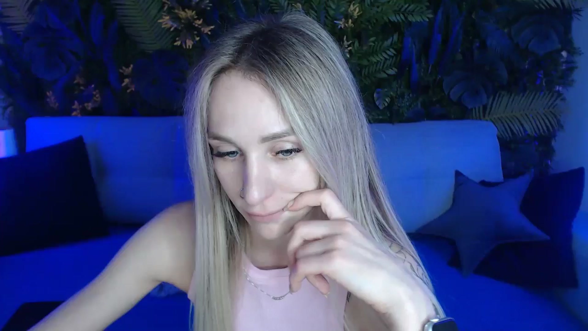 Gallery image thumbnail from Horny_Blond's myfreecams stream on, 05/19/2024, 09:19 image 1 of 20