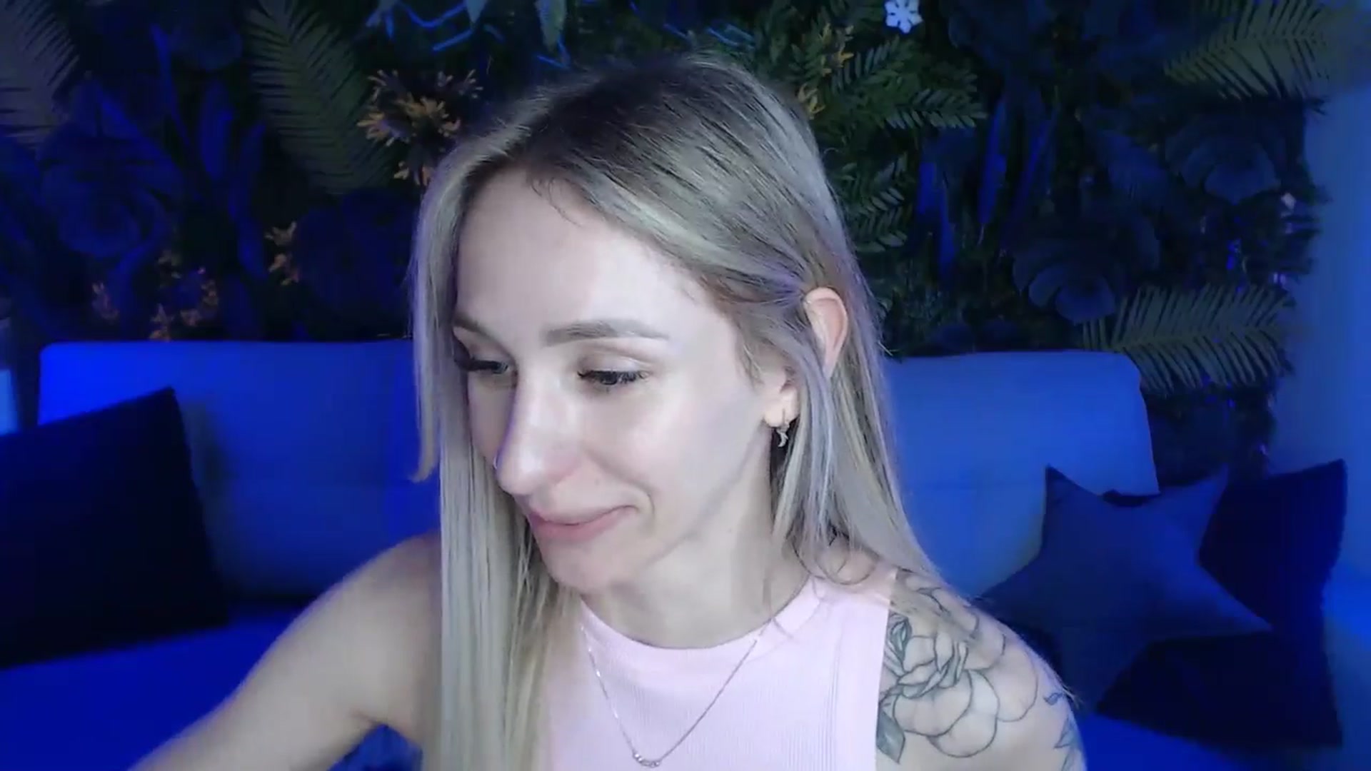 Gallery image thumbnail from Horny_Blond's myfreecams stream on, 05/19/2024, 09:19 image 17 of 20
