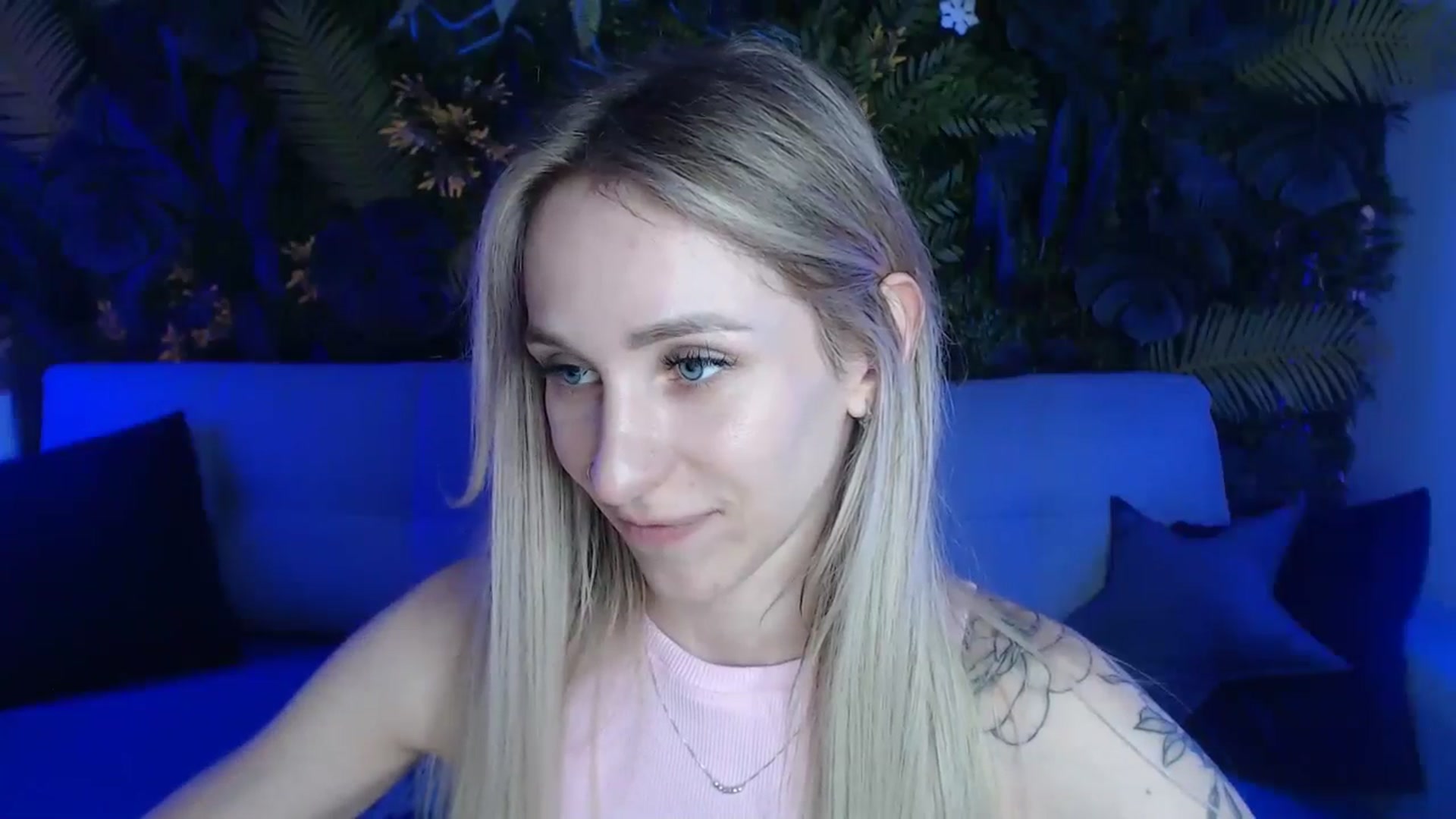 Gallery image thumbnail from Horny_Blond's myfreecams stream on, 05/19/2024, 09:19 image 14 of 20