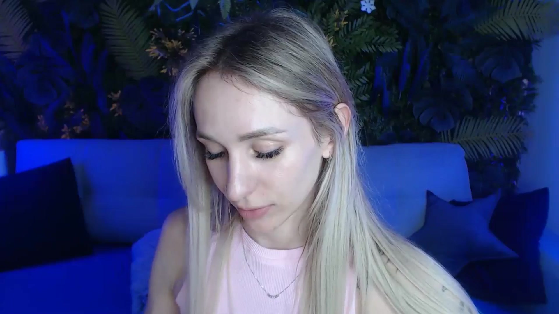 Gallery image thumbnail from Horny_Blond's myfreecams stream on, 05/19/2024, 09:19 image 13 of 20