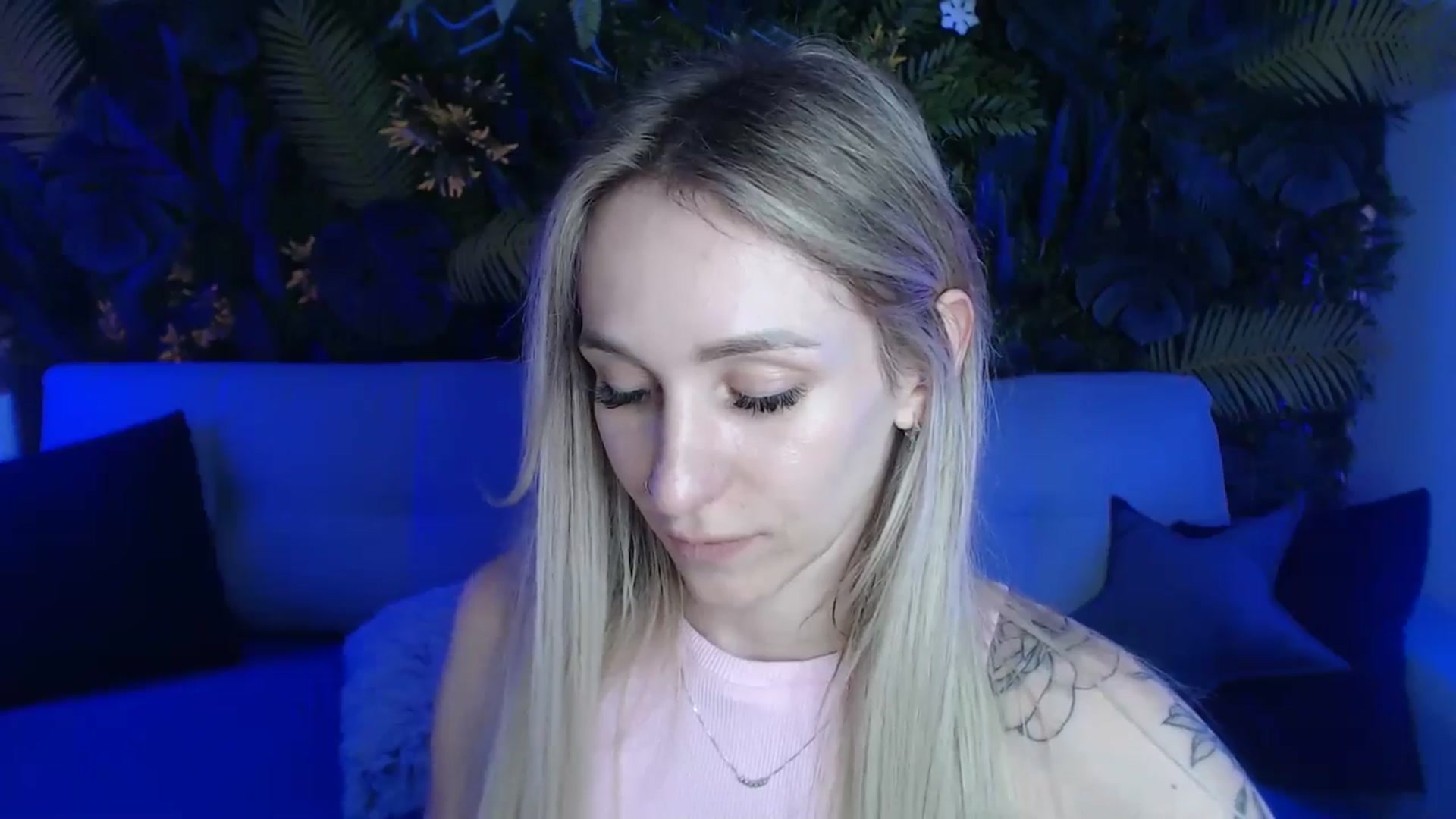 Gallery image thumbnail from Horny_Blond's myfreecams stream on, 05/19/2024, 09:19 image 15 of 20
